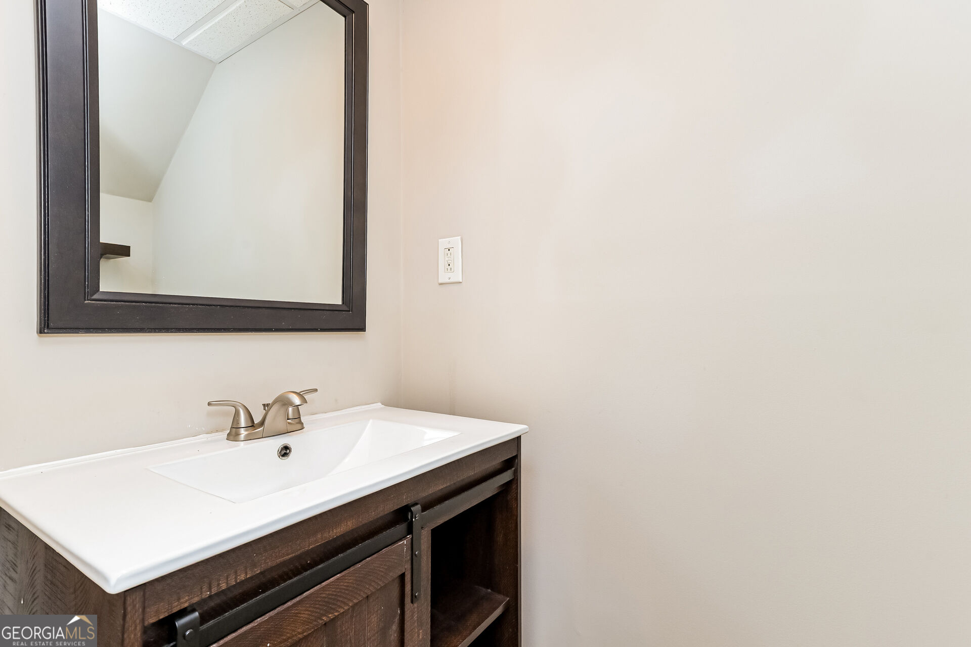 8183 Silver Oaks Court Property Photo 13