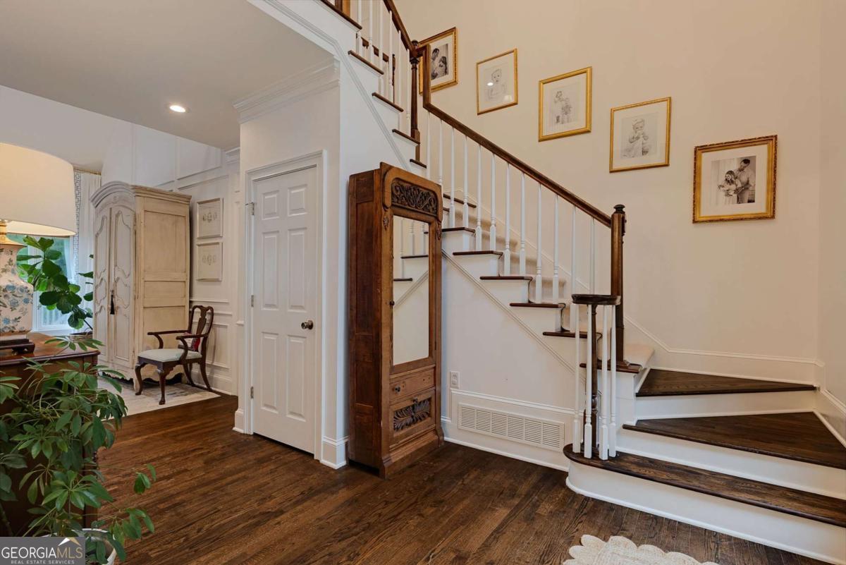 152 Thornhill Drive Property Photo 4