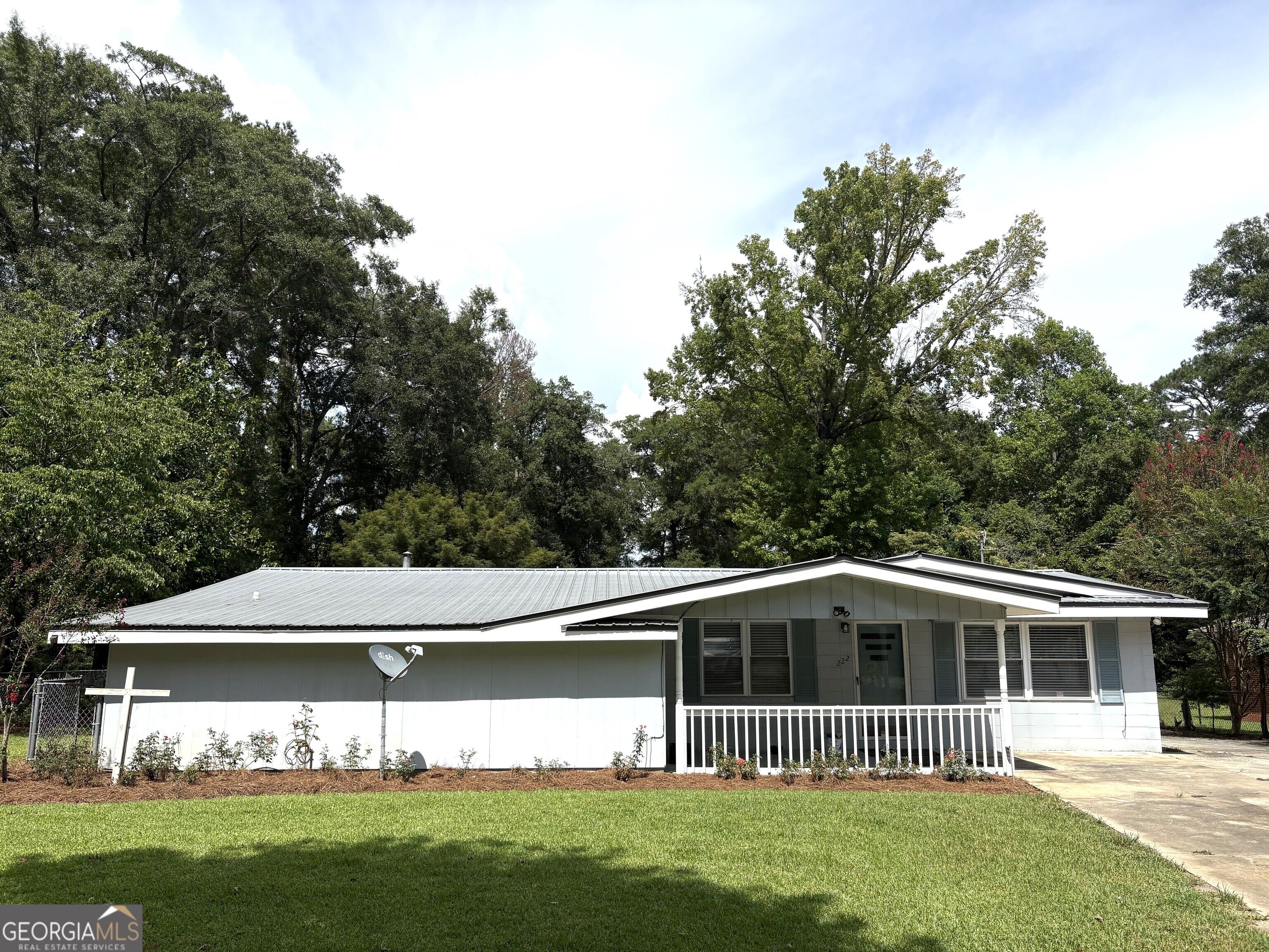 222 Hobbins Drive Property Photo 1