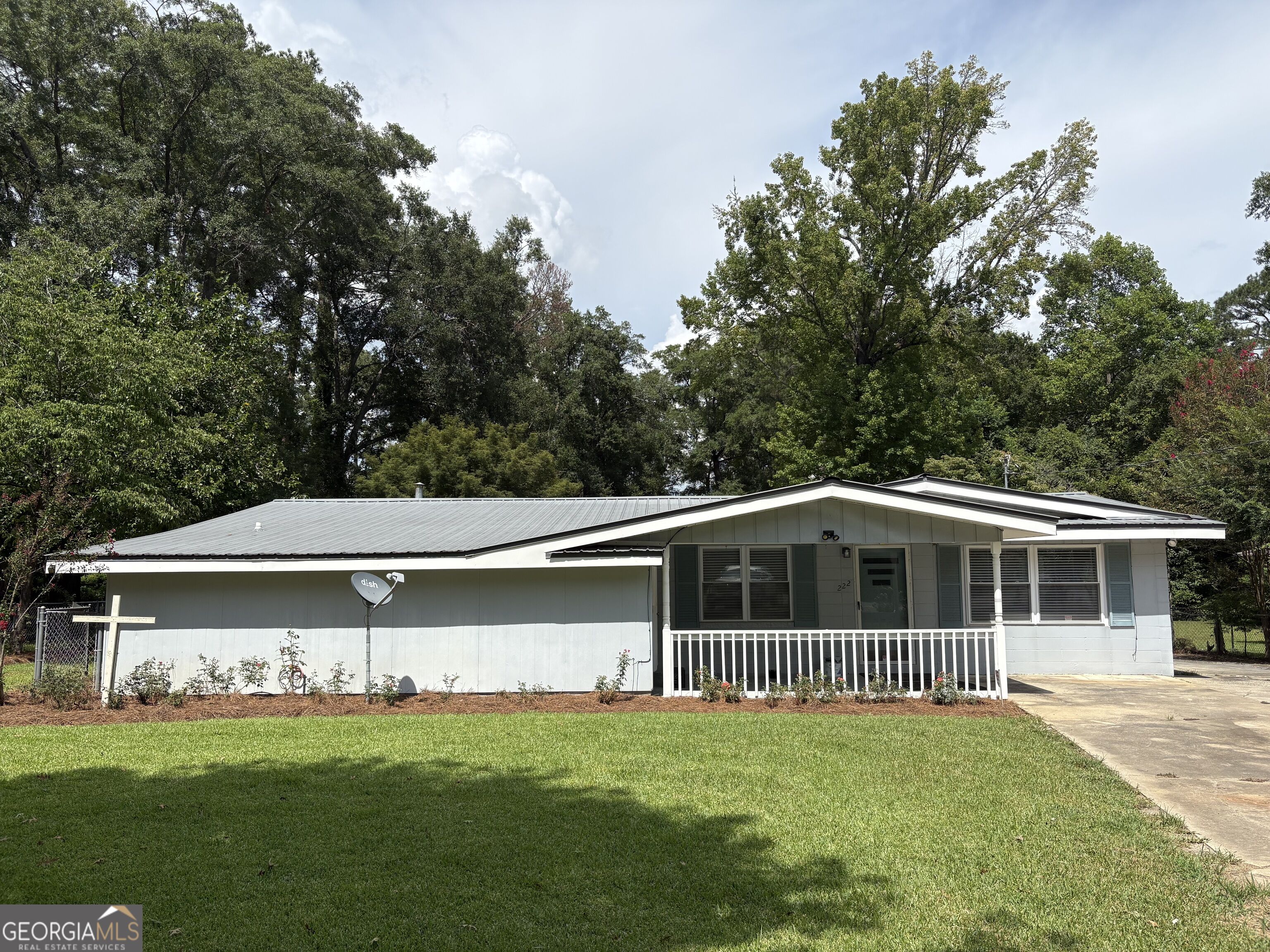 222 Hobbins Drive Property Photo 3