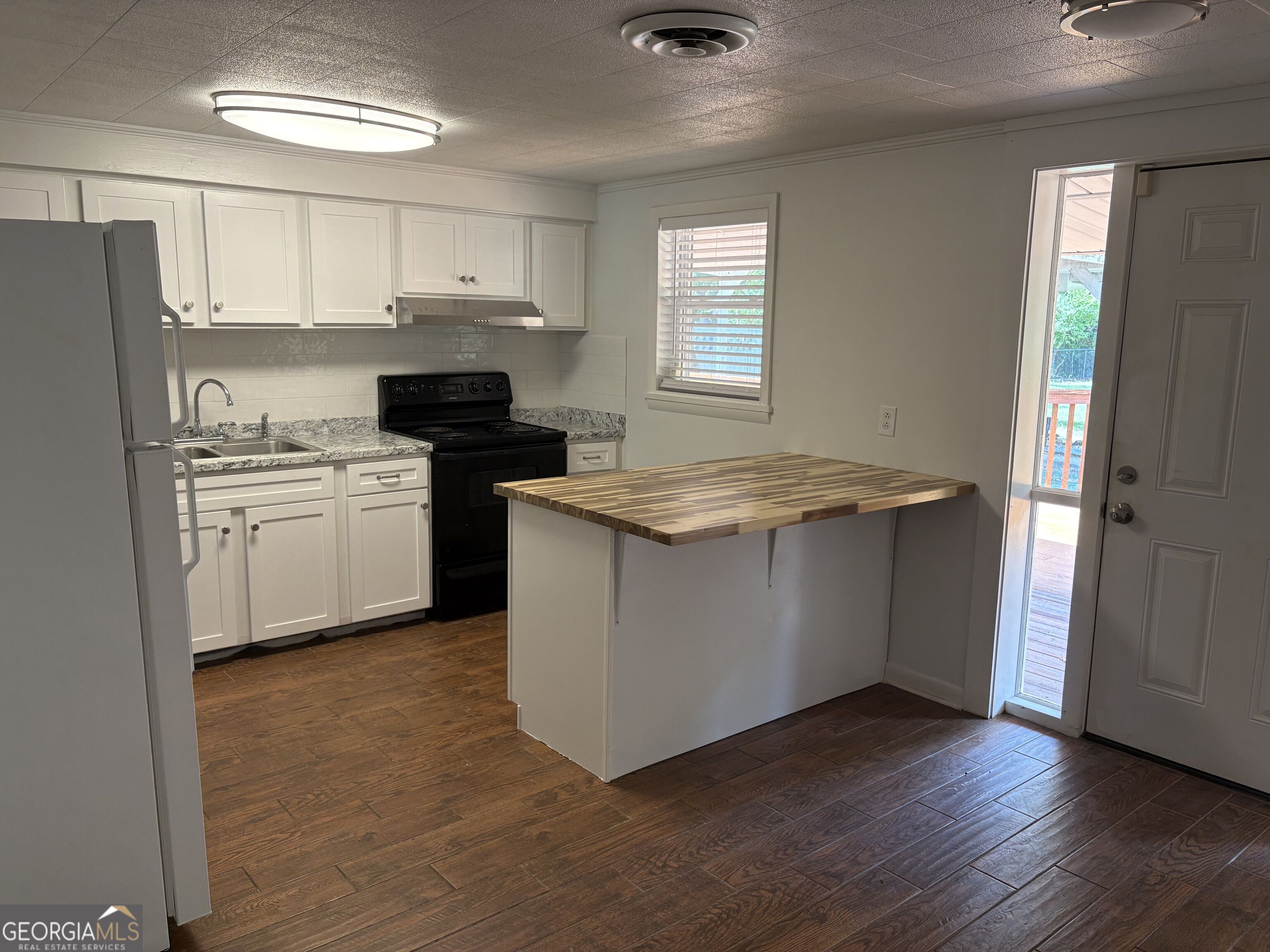 222 Hobbins Drive Property Photo 6