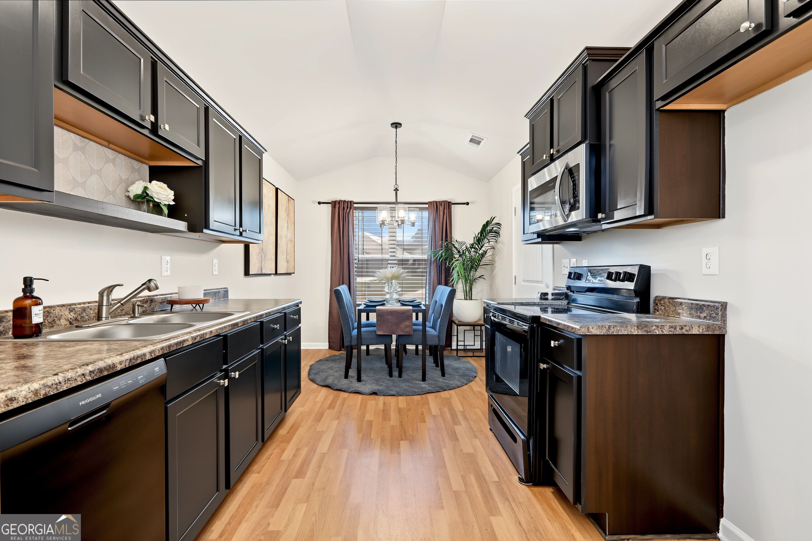 2362 Glebe Court Property Photo 4