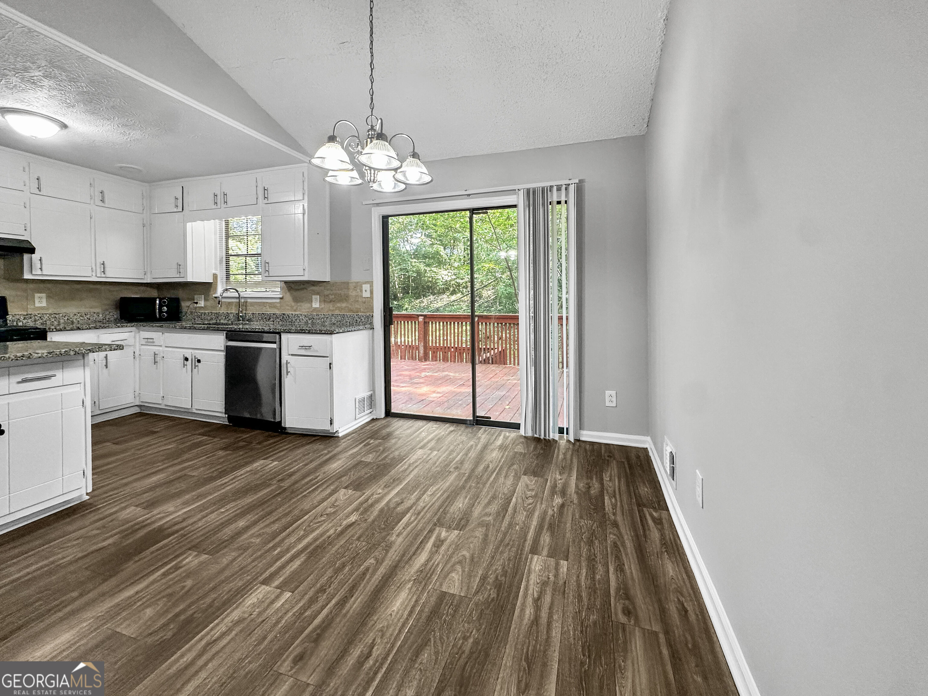 191 Aaron Court Property Photo 4