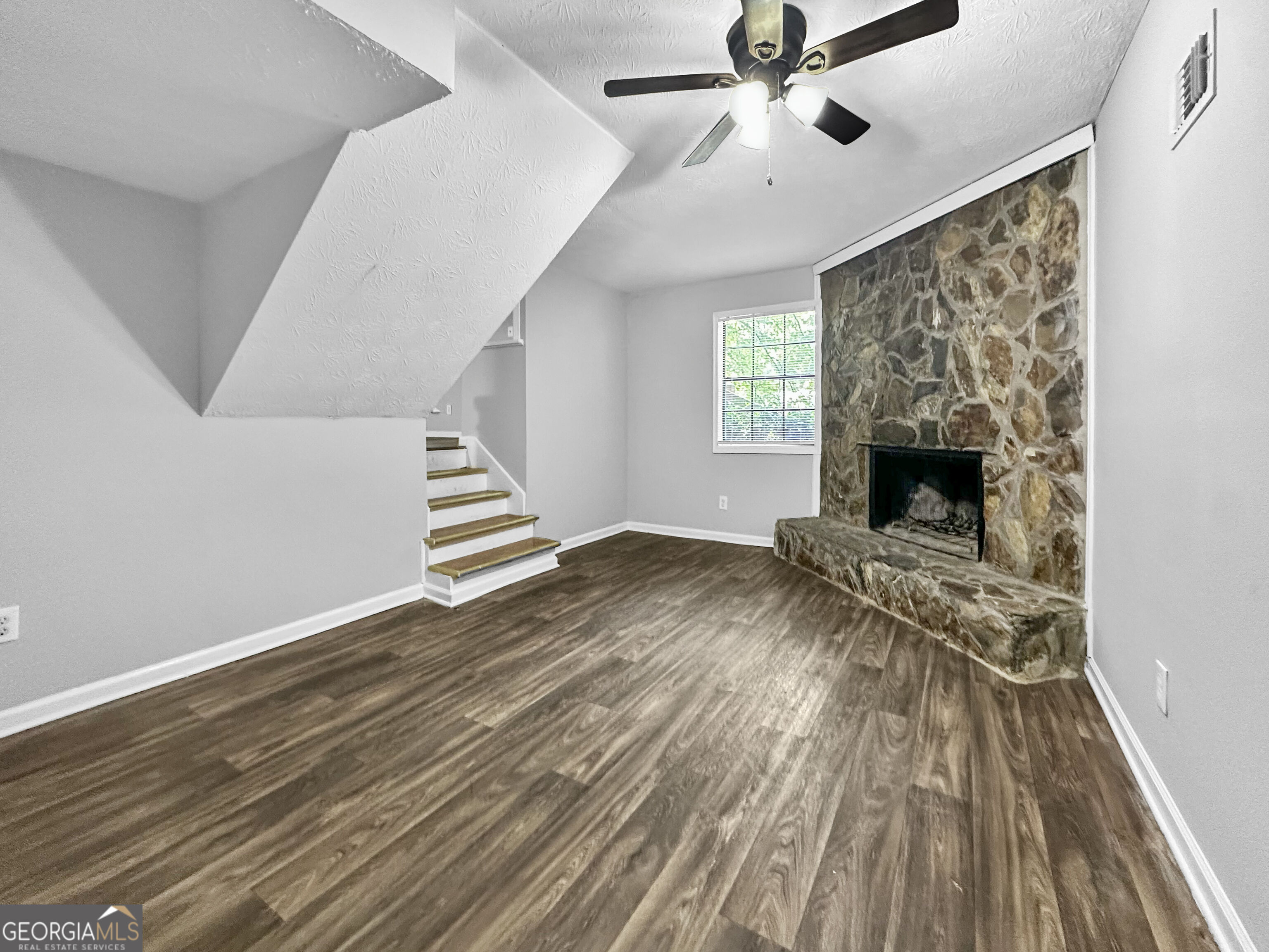 191 Aaron Court Property Photo 8