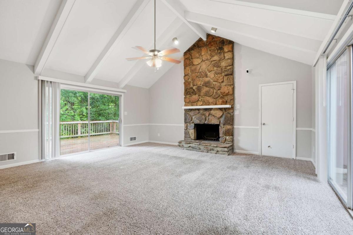 1384 Huntsmen Glen Property Photo 4