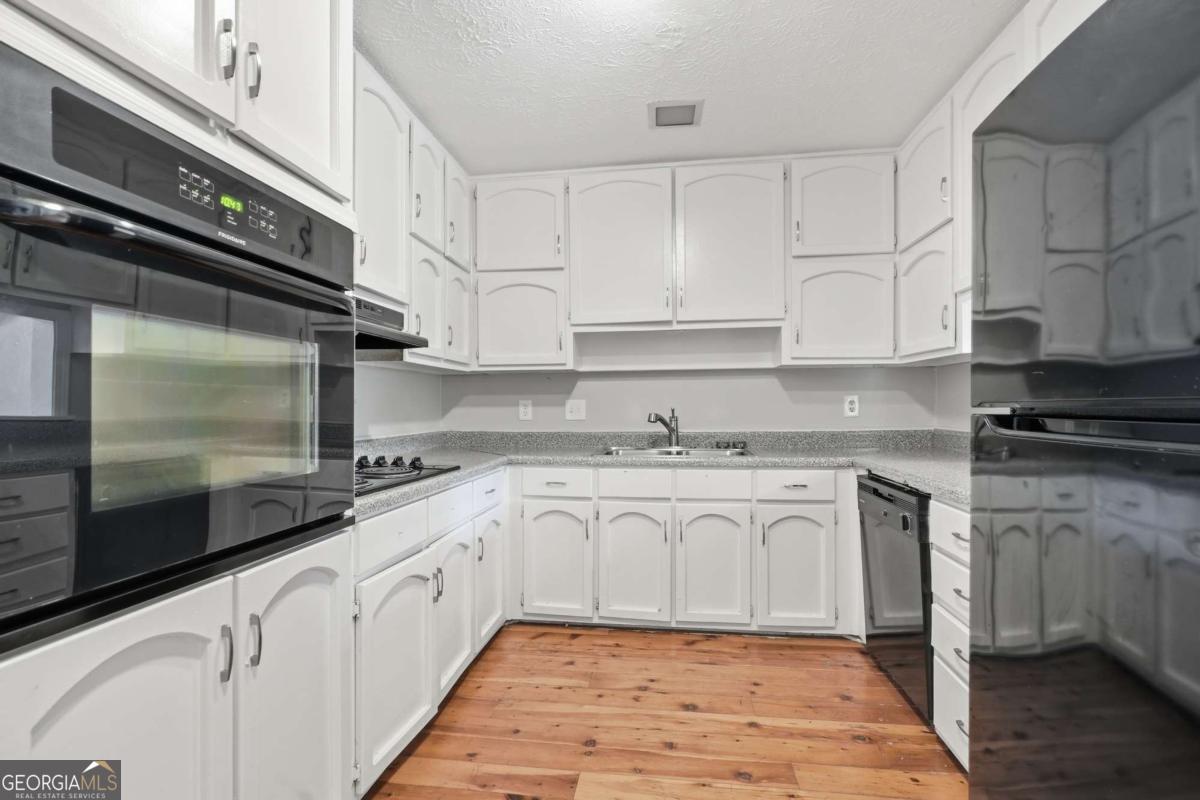 1384 Huntsmen Glen Property Photo 7