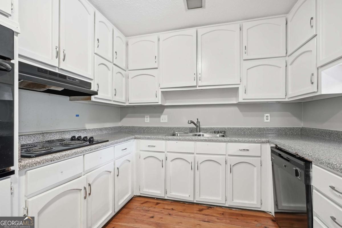 1384 Huntsmen Glen Property Photo 8
