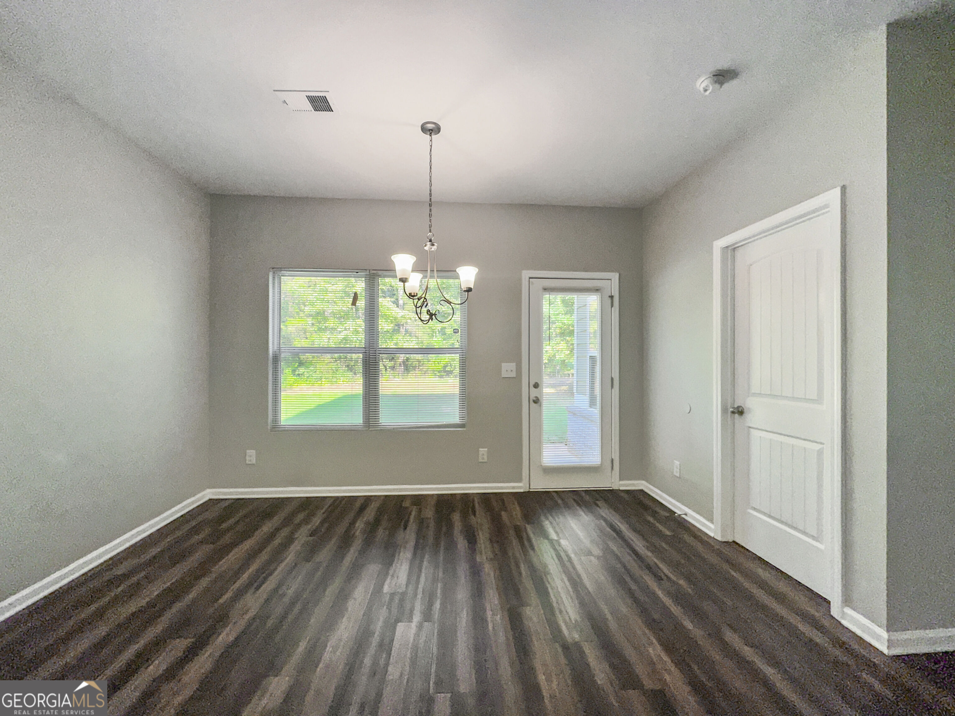 212 Daisy Circle Property Photo 4