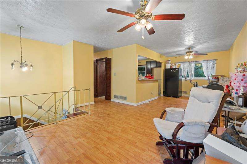 1140 Pineglen Drive Property Photo 9