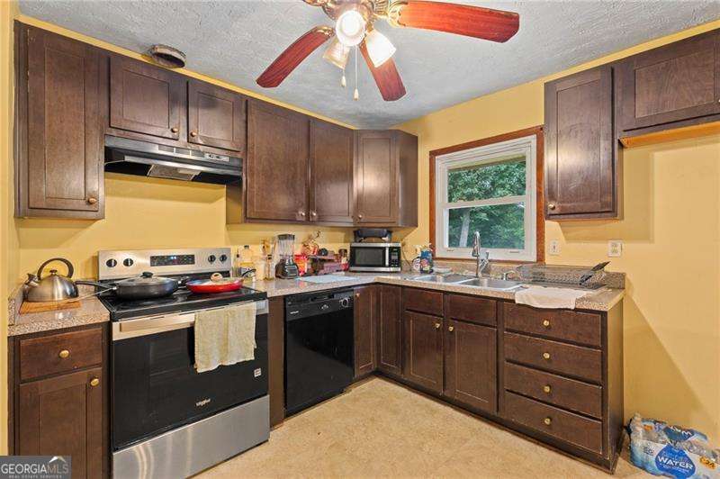 1140 Pineglen Drive Property Photo 13