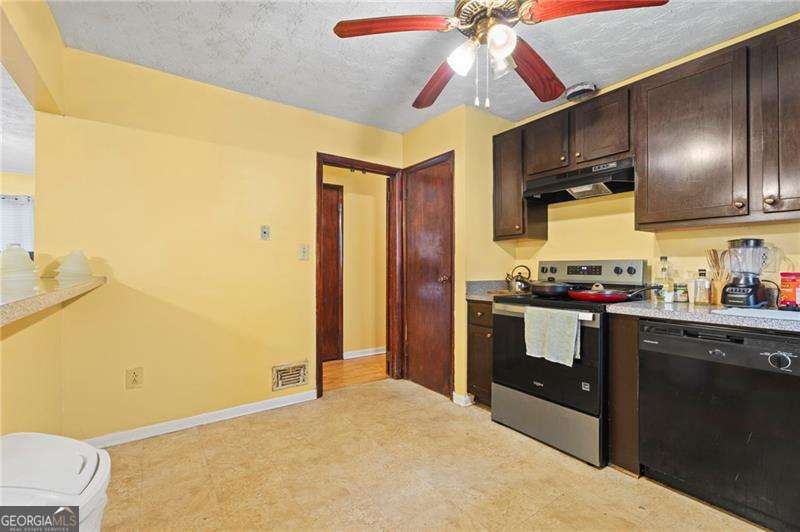 1140 Pineglen Drive Property Photo 14