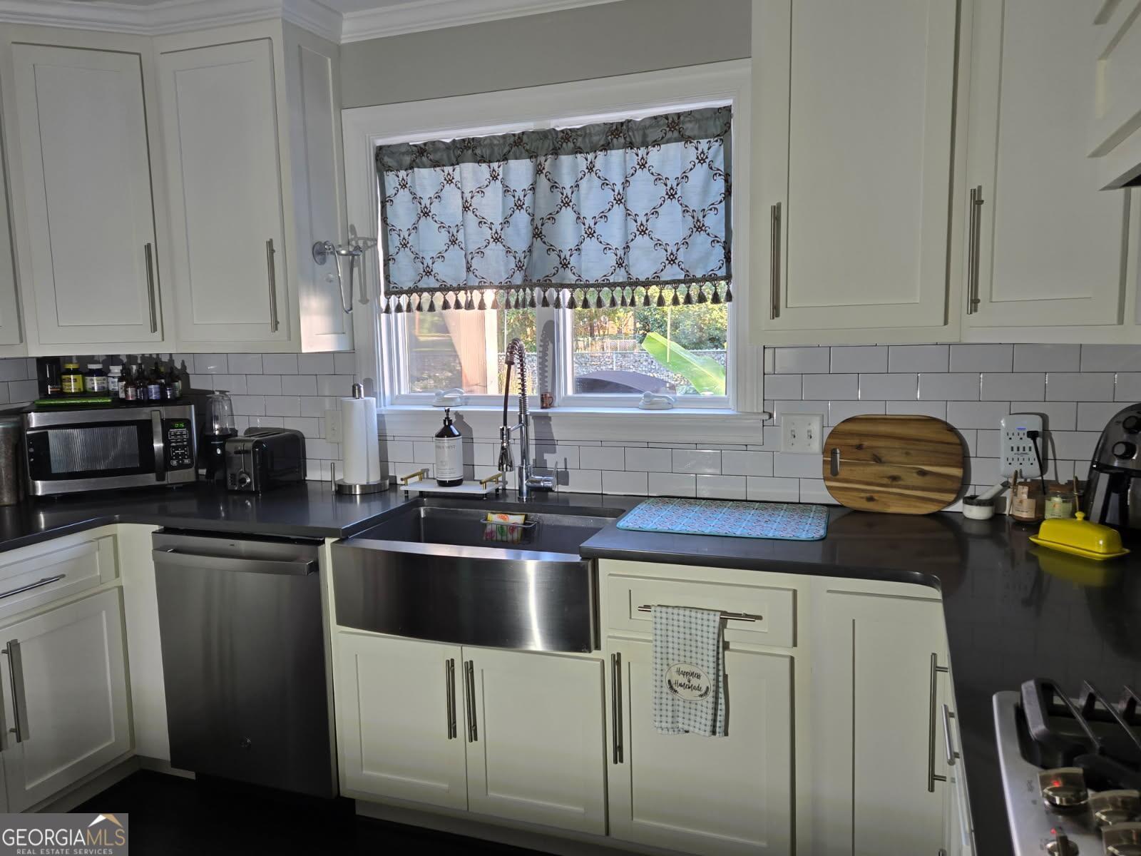 511 W Smith Street Property Photo 2
