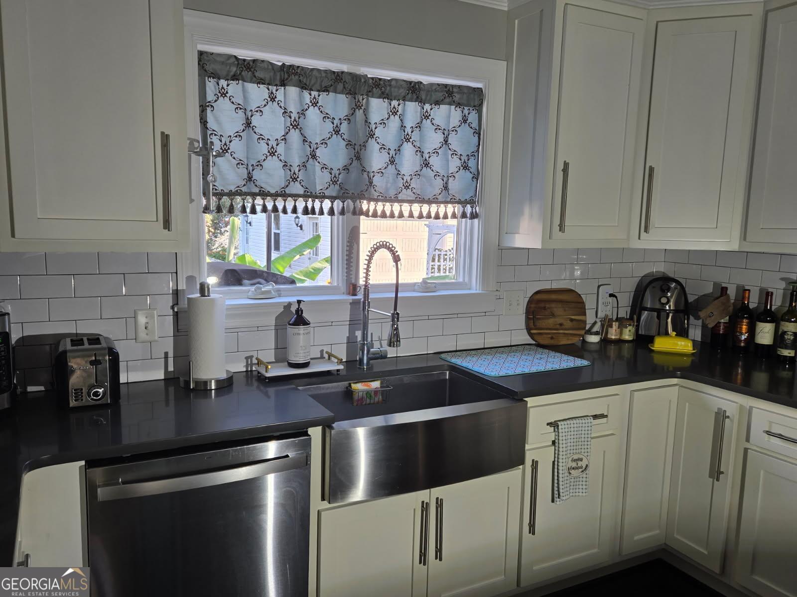 511 W Smith Street Property Photo 3