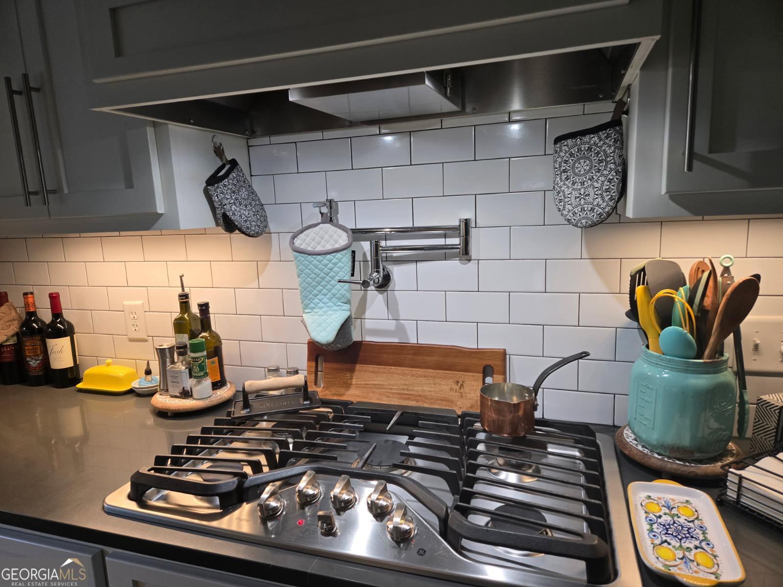 511 W Smith Street Property Photo 4