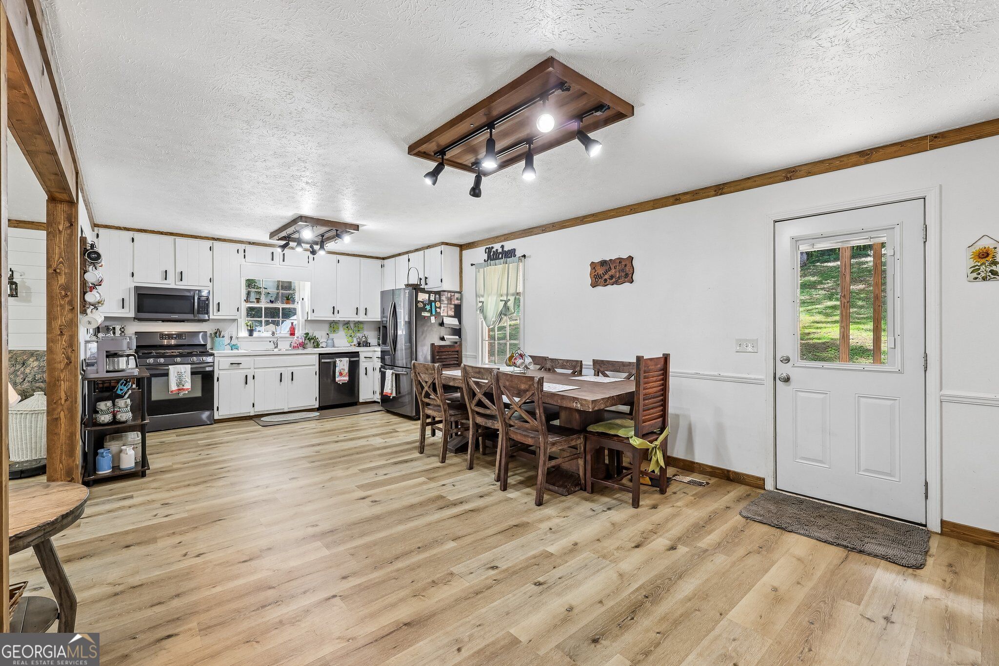539 Newton Road Property Photo 7