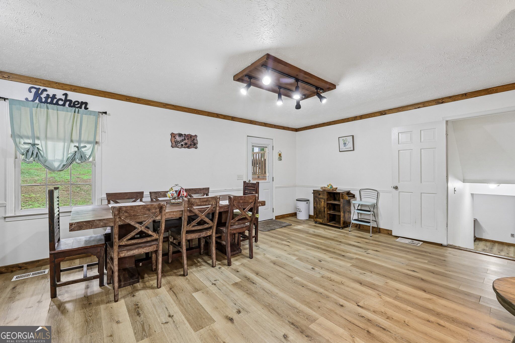 539 Newton Road Property Photo 8
