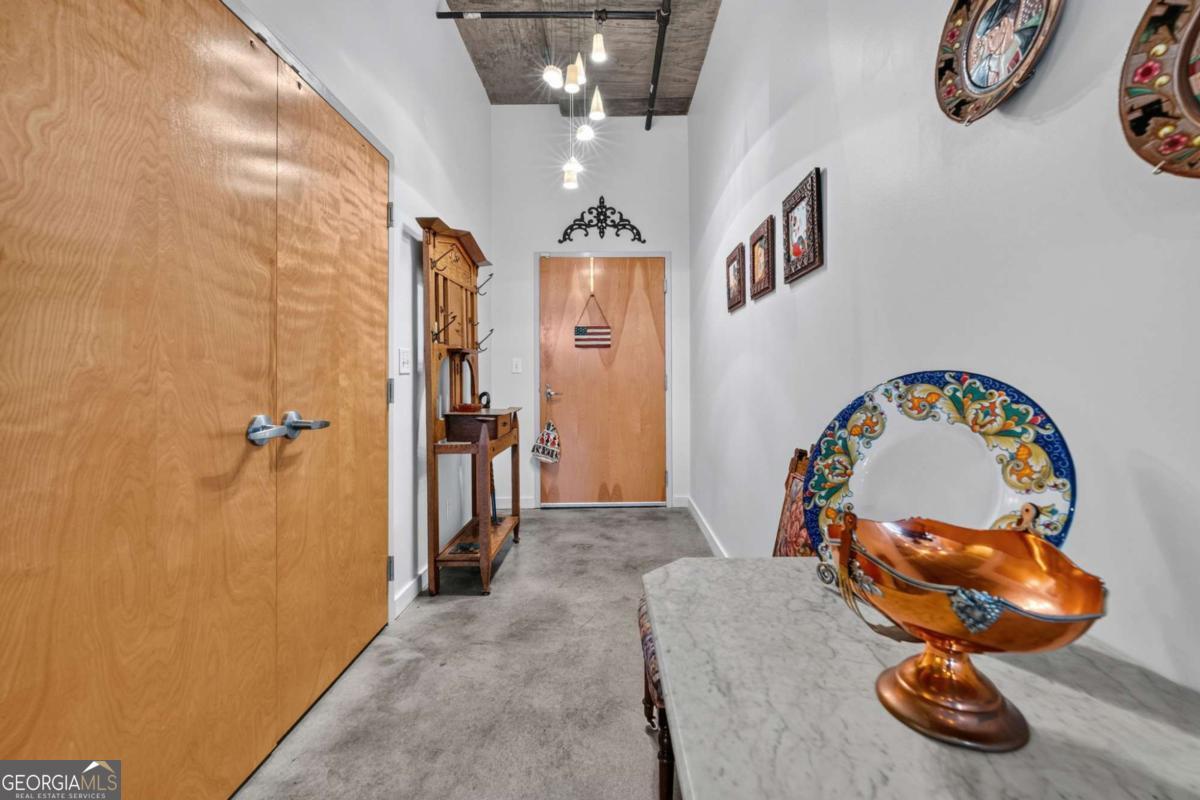 660 Glen Iris Drive Ne # 207 Property Photo 4