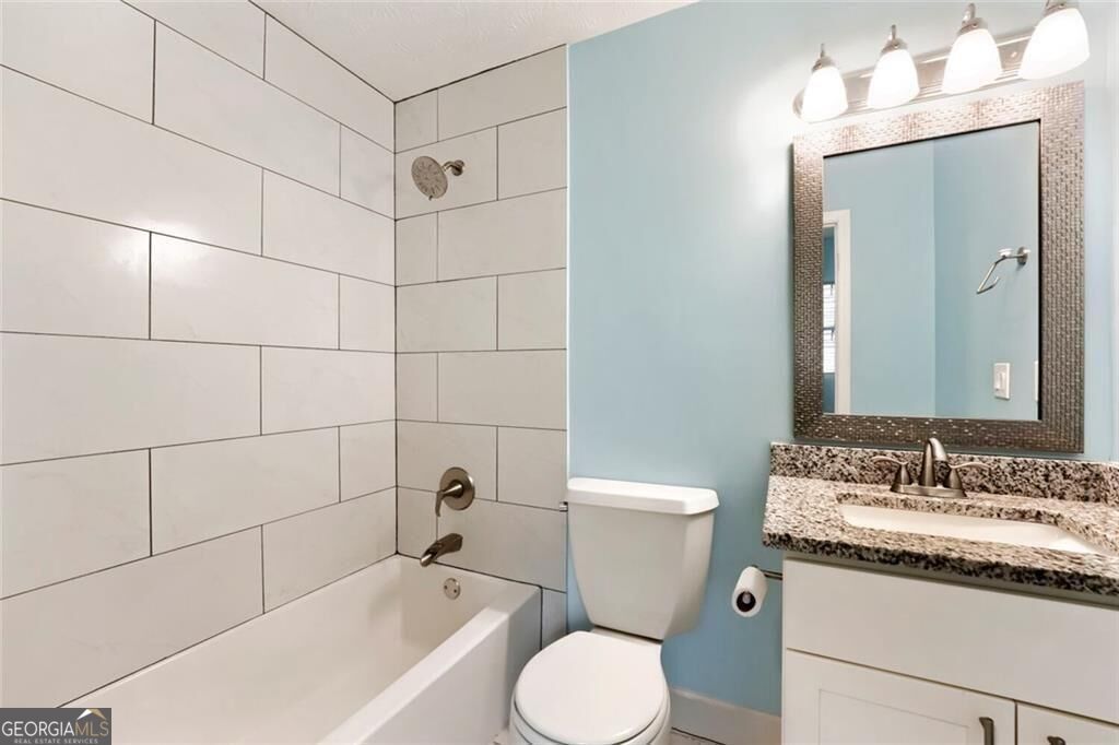 235 Barrington Drive E Property Photo 17