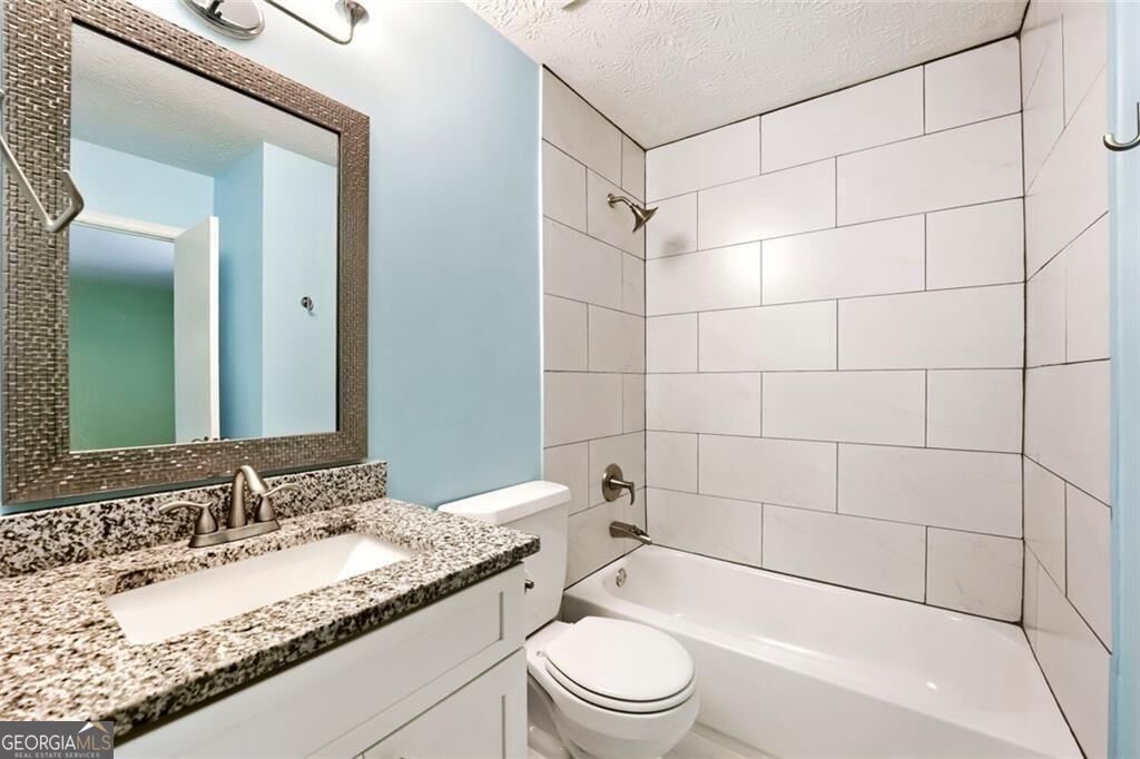 235 Barrington Drive E Property Photo 18