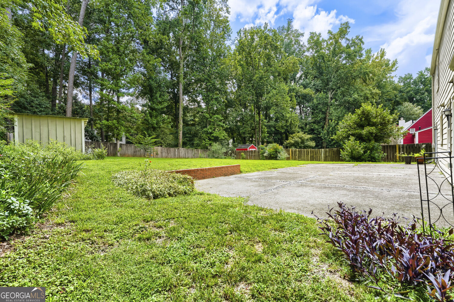 235 Barrington Drive E Property Photo 22