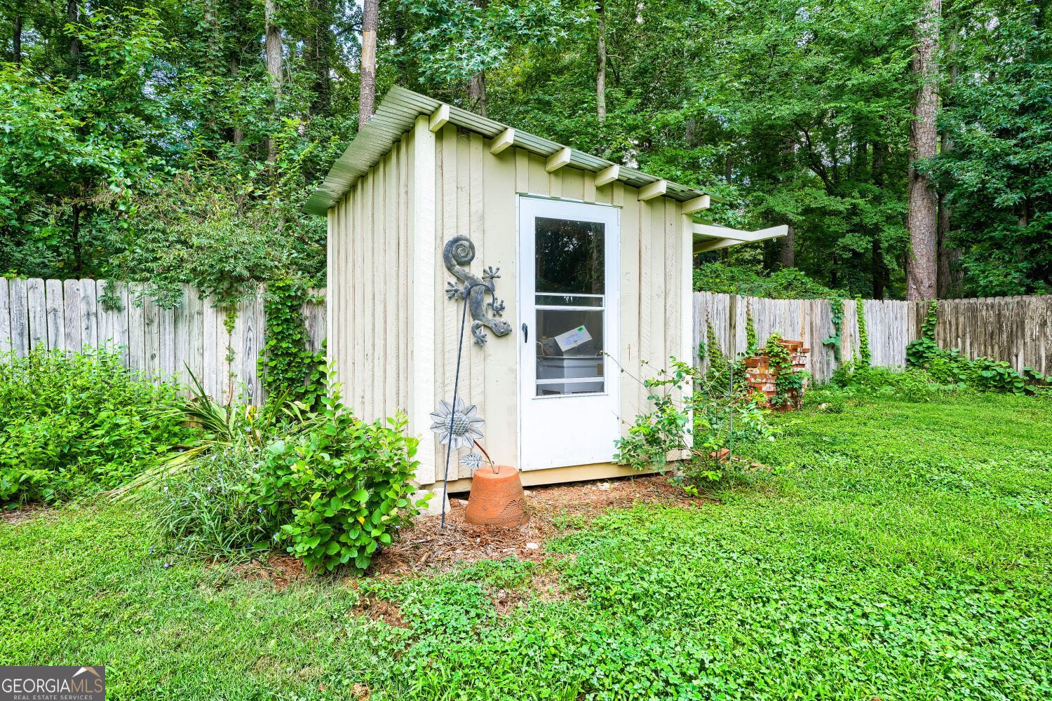 235 Barrington Drive E Property Photo 23