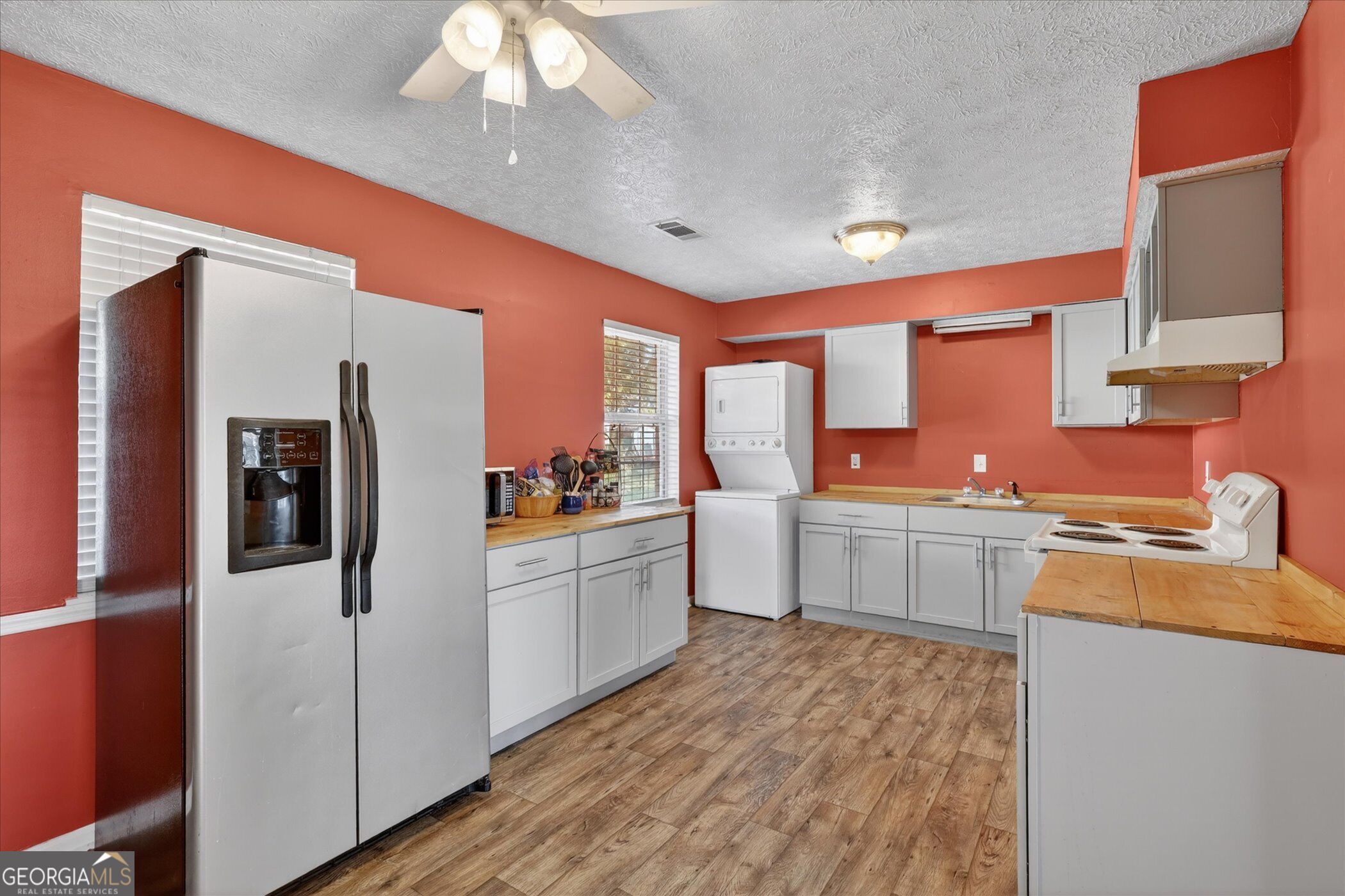 22 S Foss Street Property Photo 8