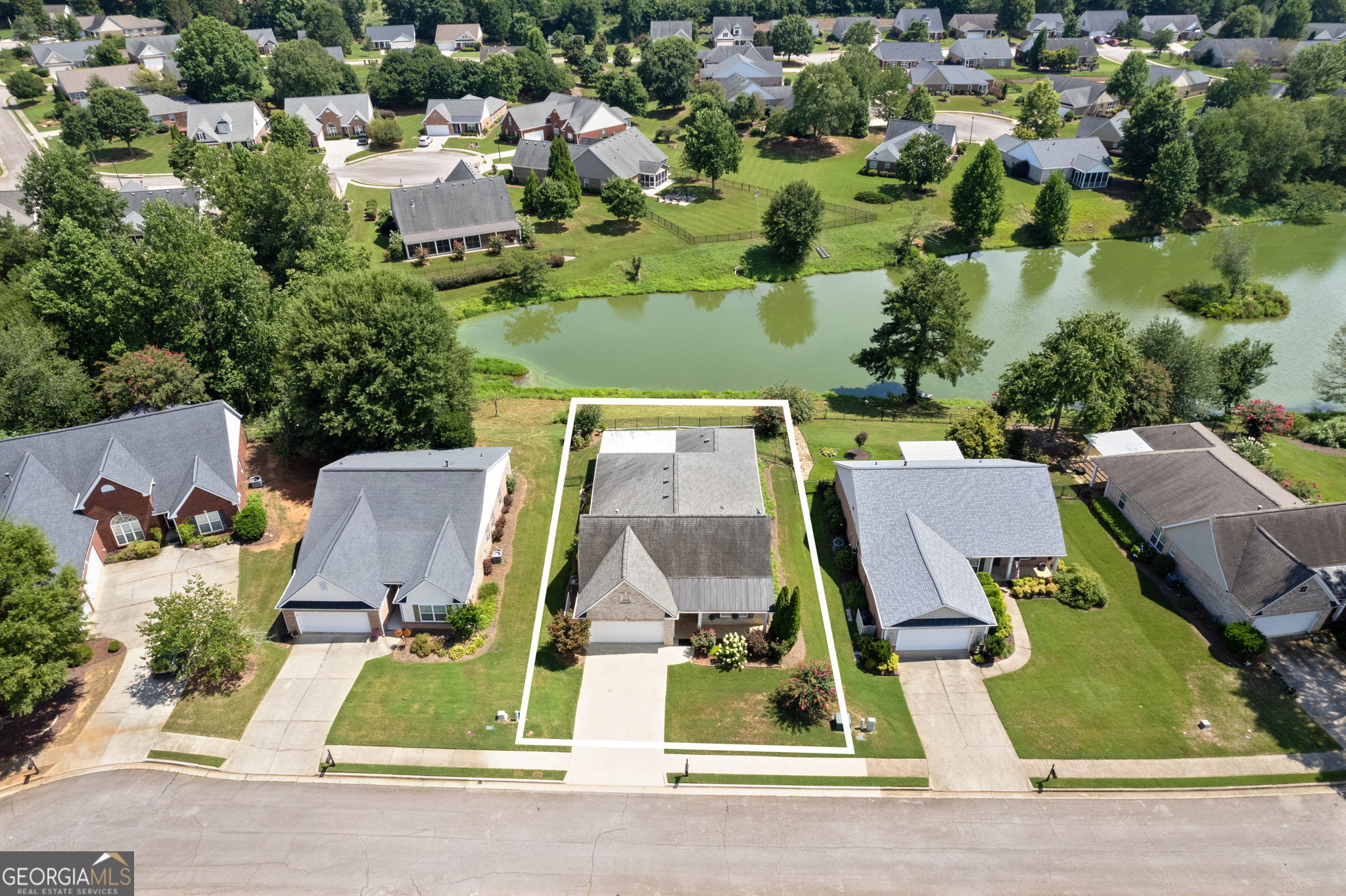 112 Clubhouse Drive Property Photo 1