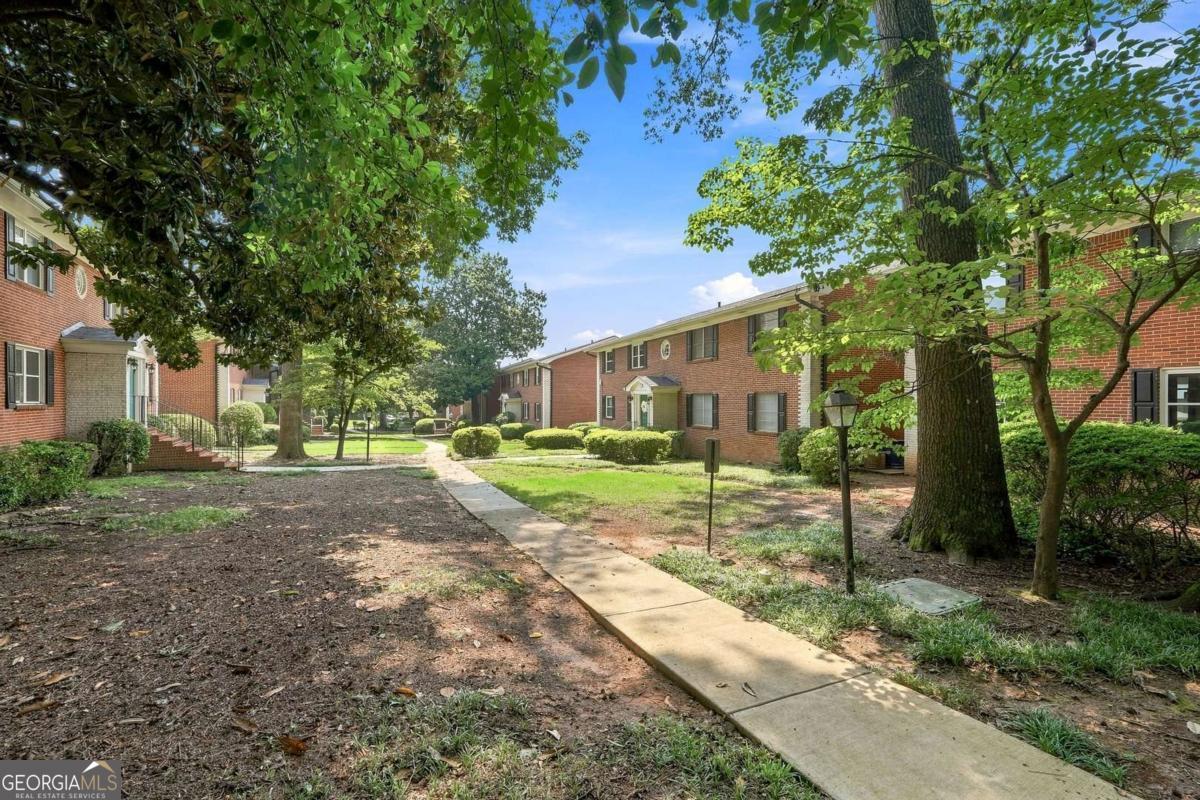 4282 Roswell Road Ne # E2 Property Photo 4