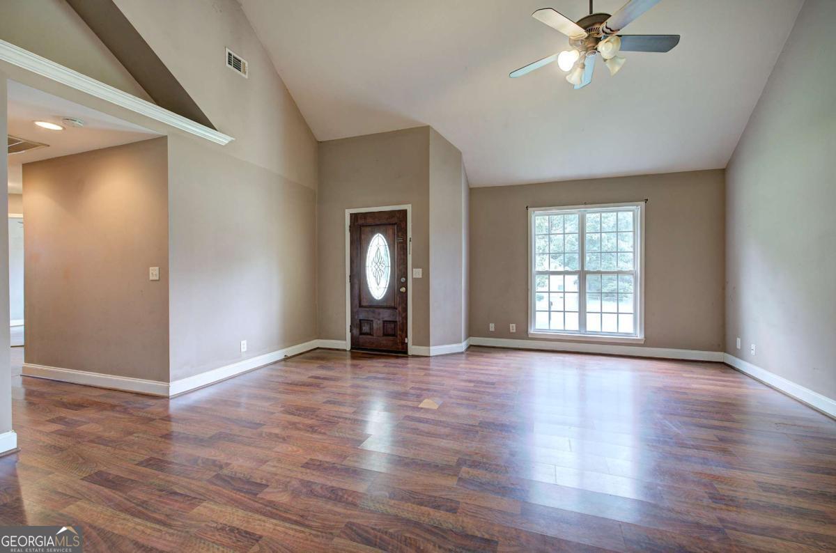 33 Covered Springs Drive Ne Property Photo 3