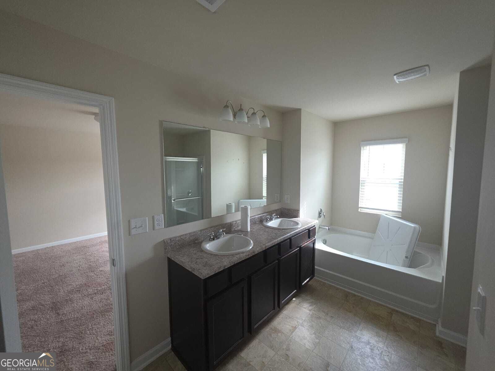 3877 Makeover Court Property Photo 7