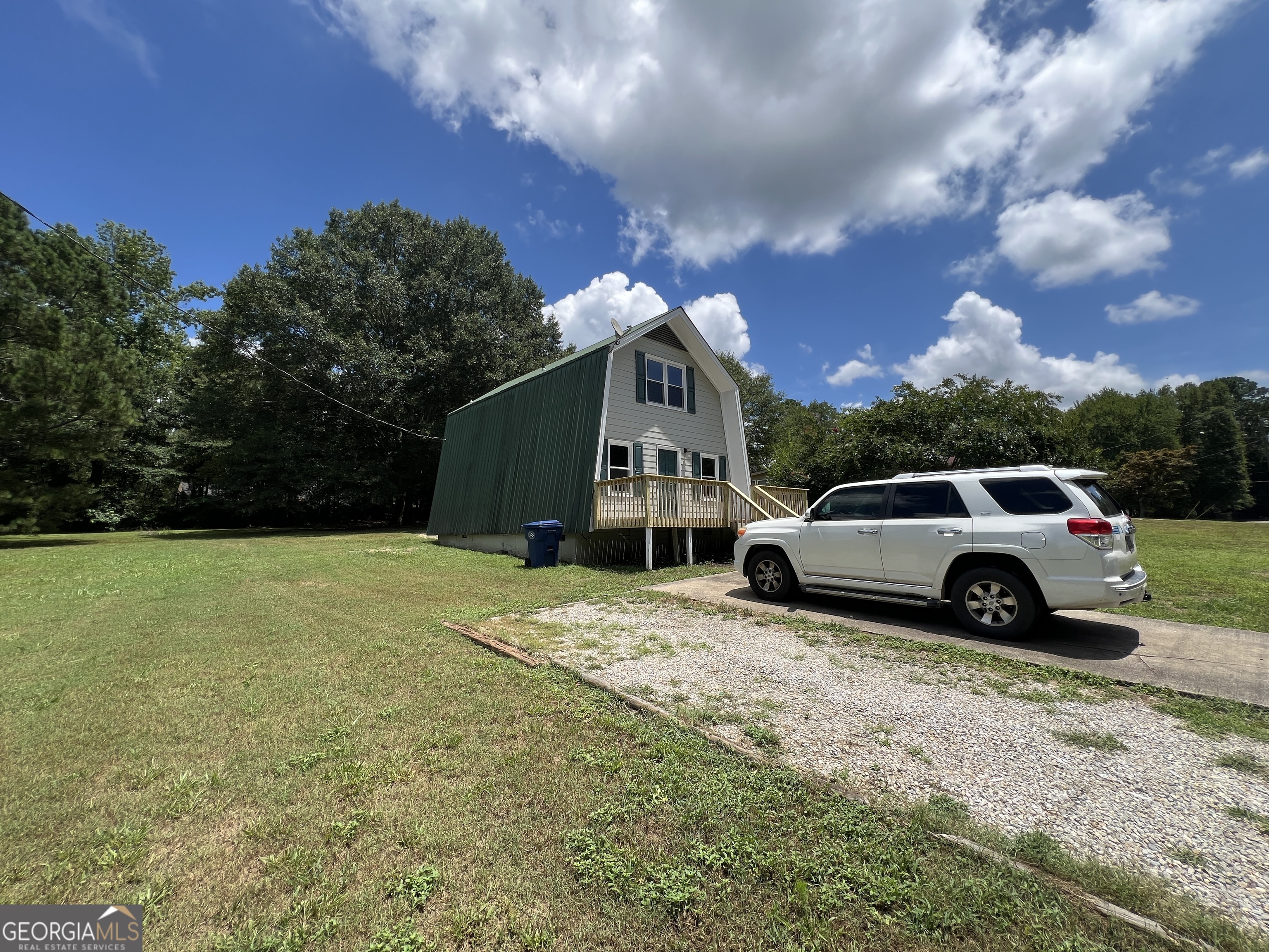 943 Grier Road Property Photo 2