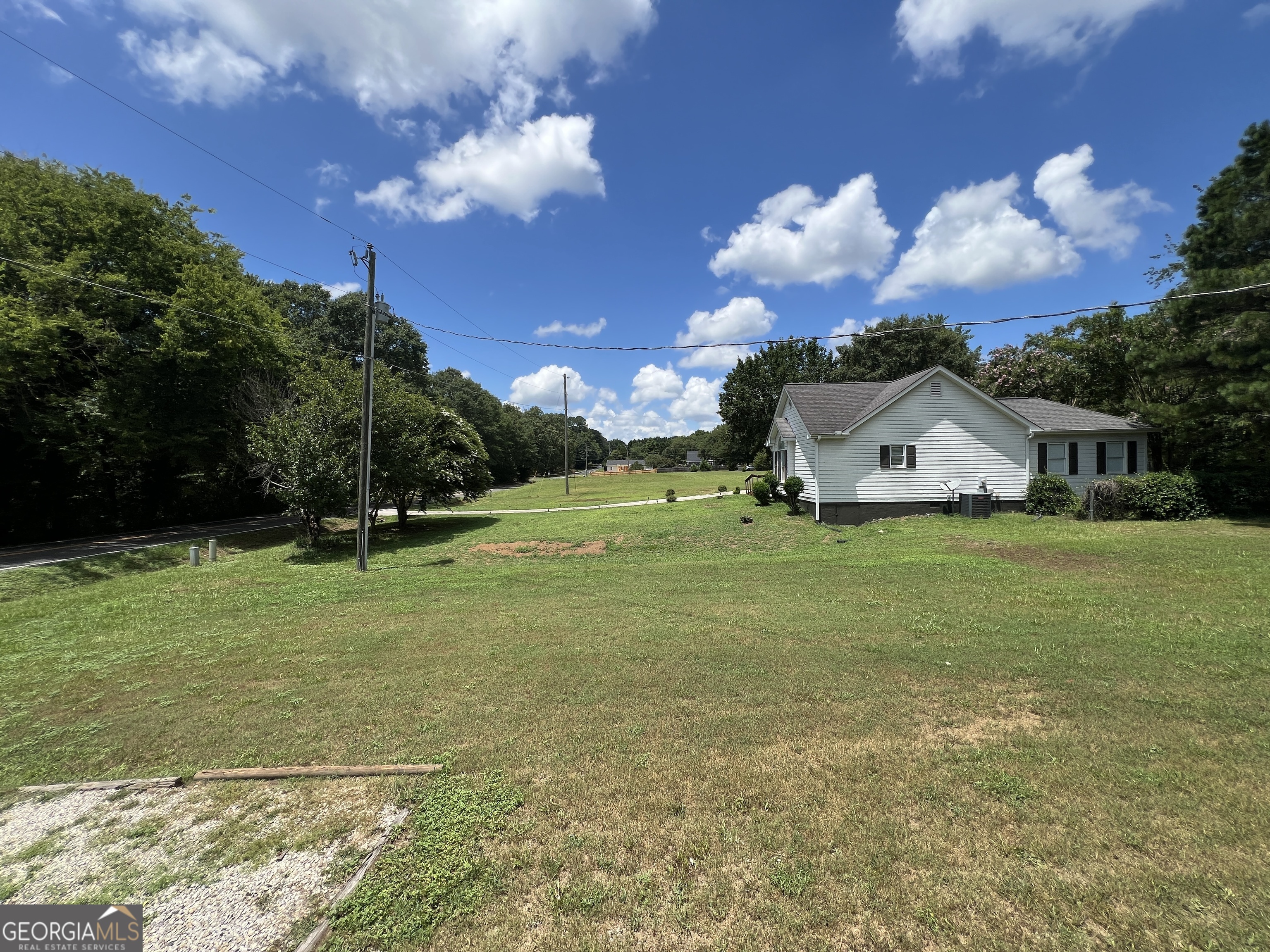 943 Grier Road Property Photo 4