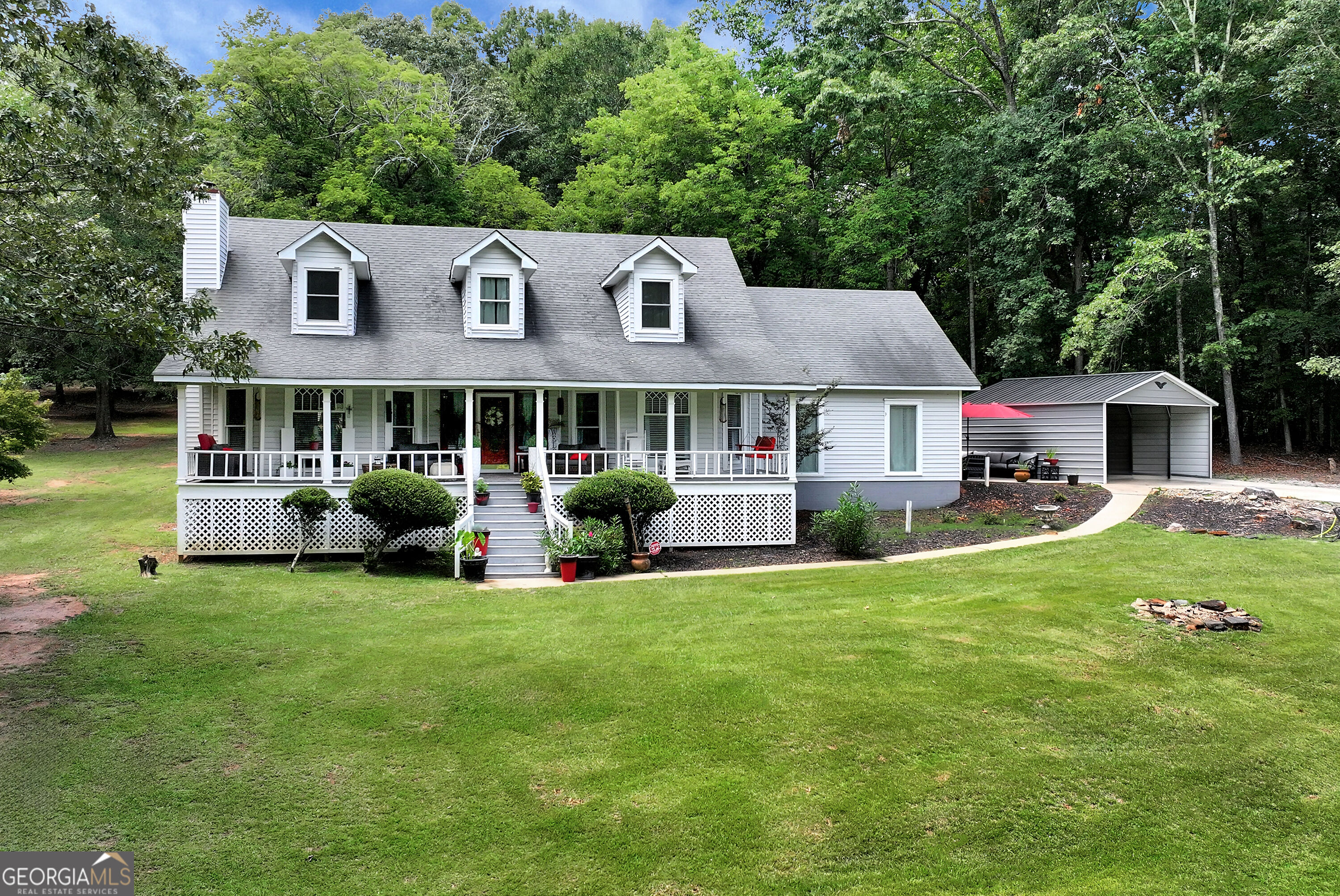 425 Greenleaf Drive Property Photo 1