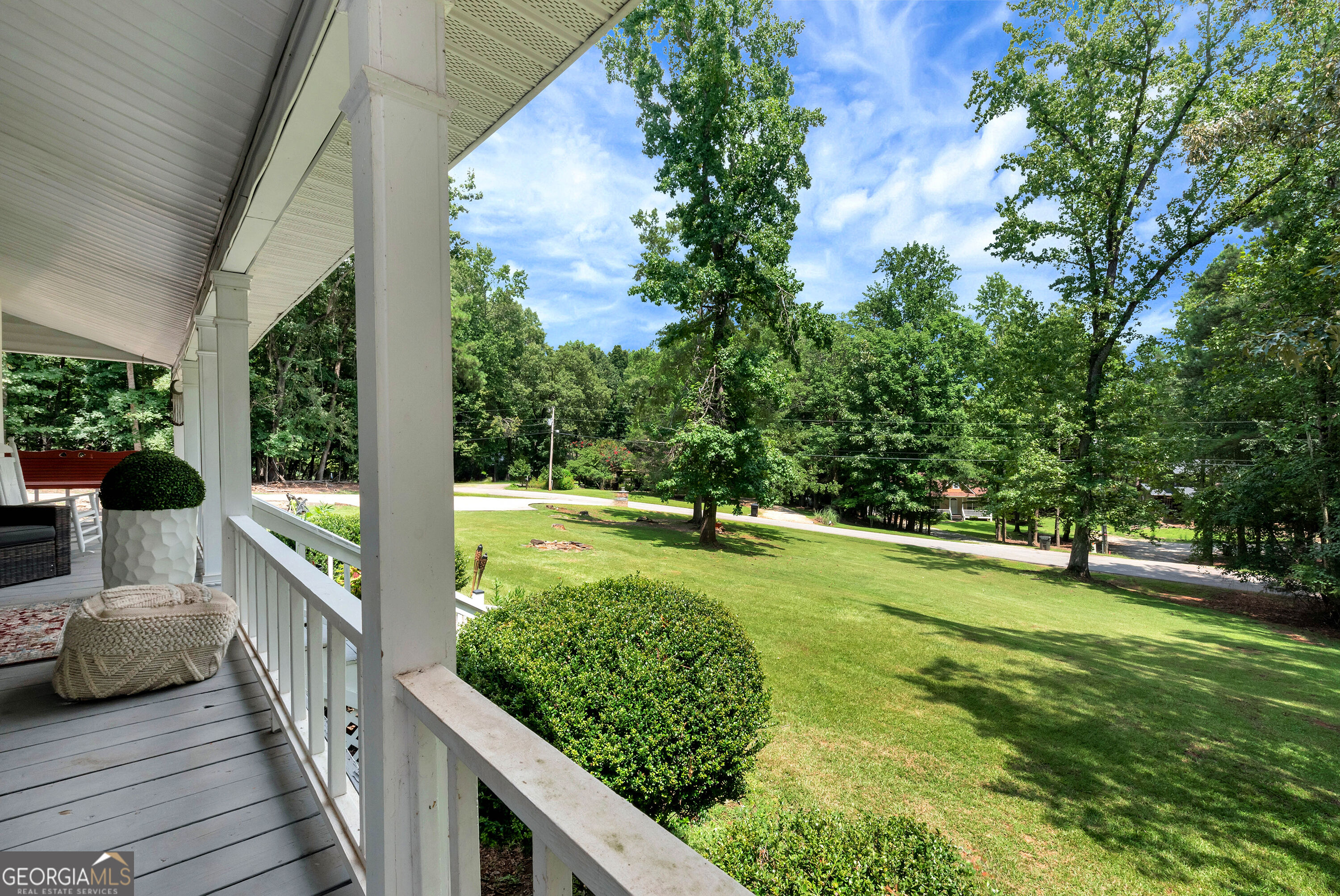 425 Greenleaf Drive Property Photo 6