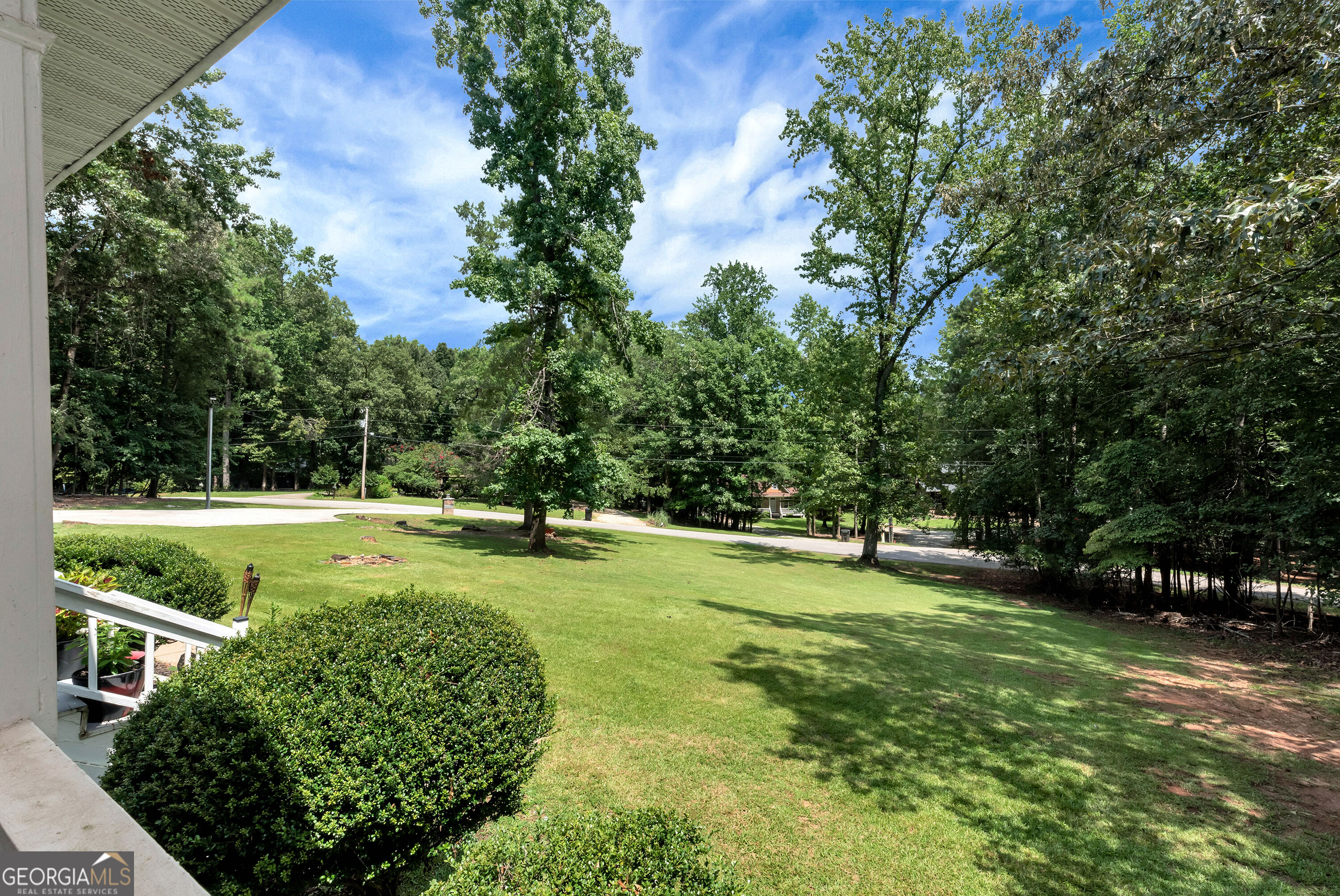 425 Greenleaf Drive Property Photo 8