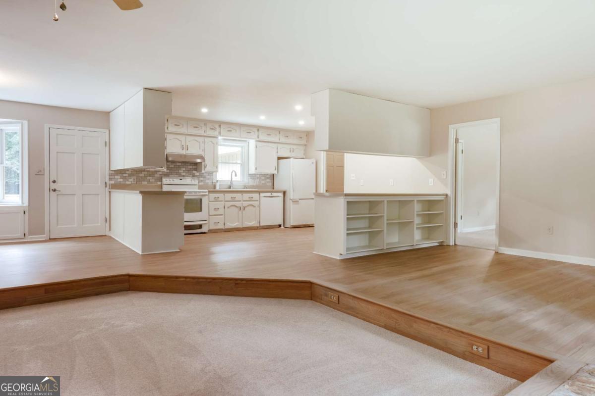 110 Pioneer Drive Property Photo 8