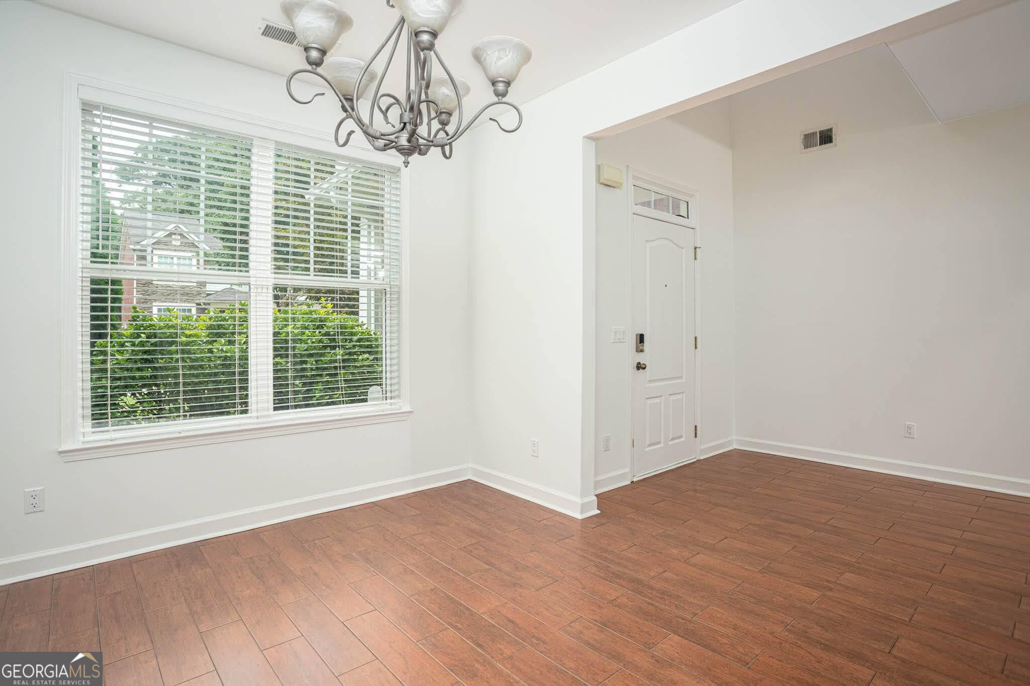 2576 Peach Shoals Property Photo 5