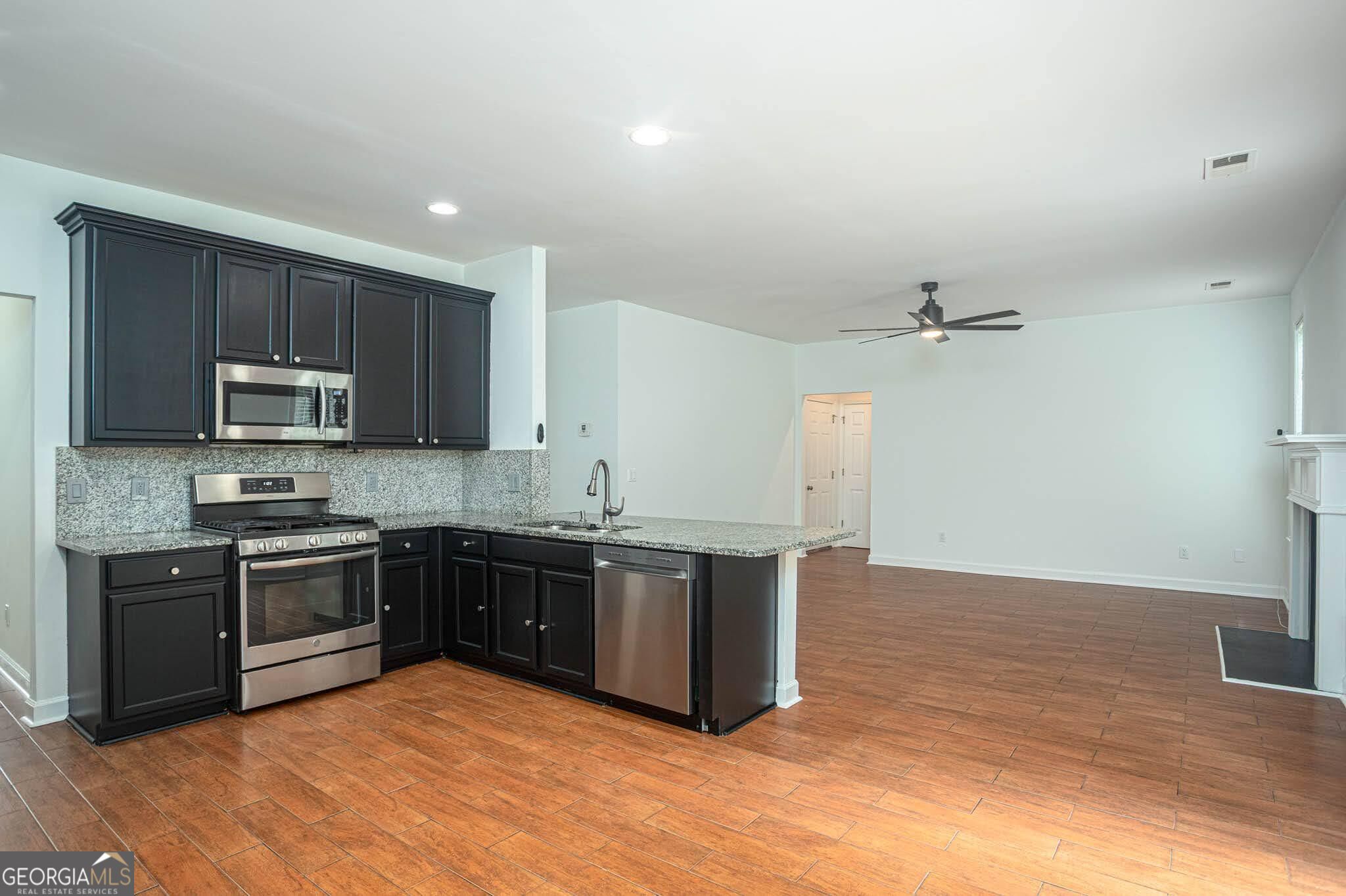 2576 Peach Shoals Property Photo 8