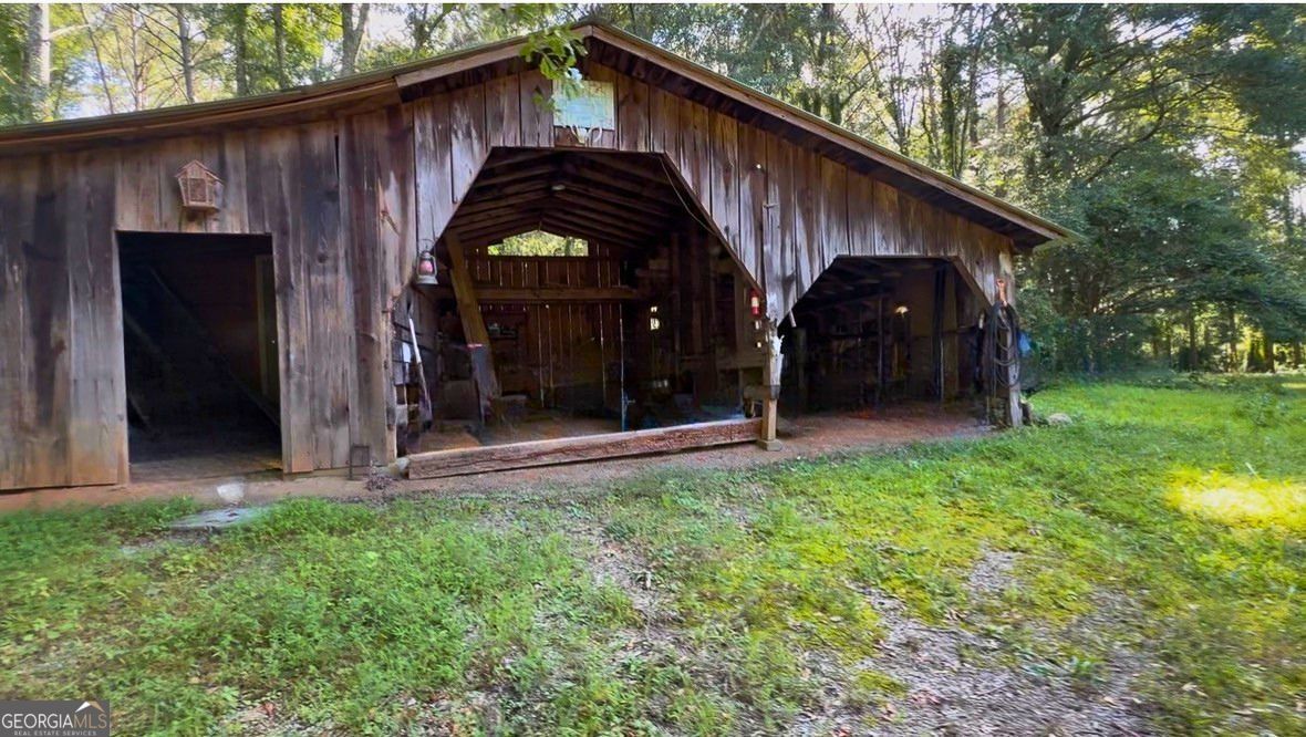 6169 Hillvale Road Property Photo 2