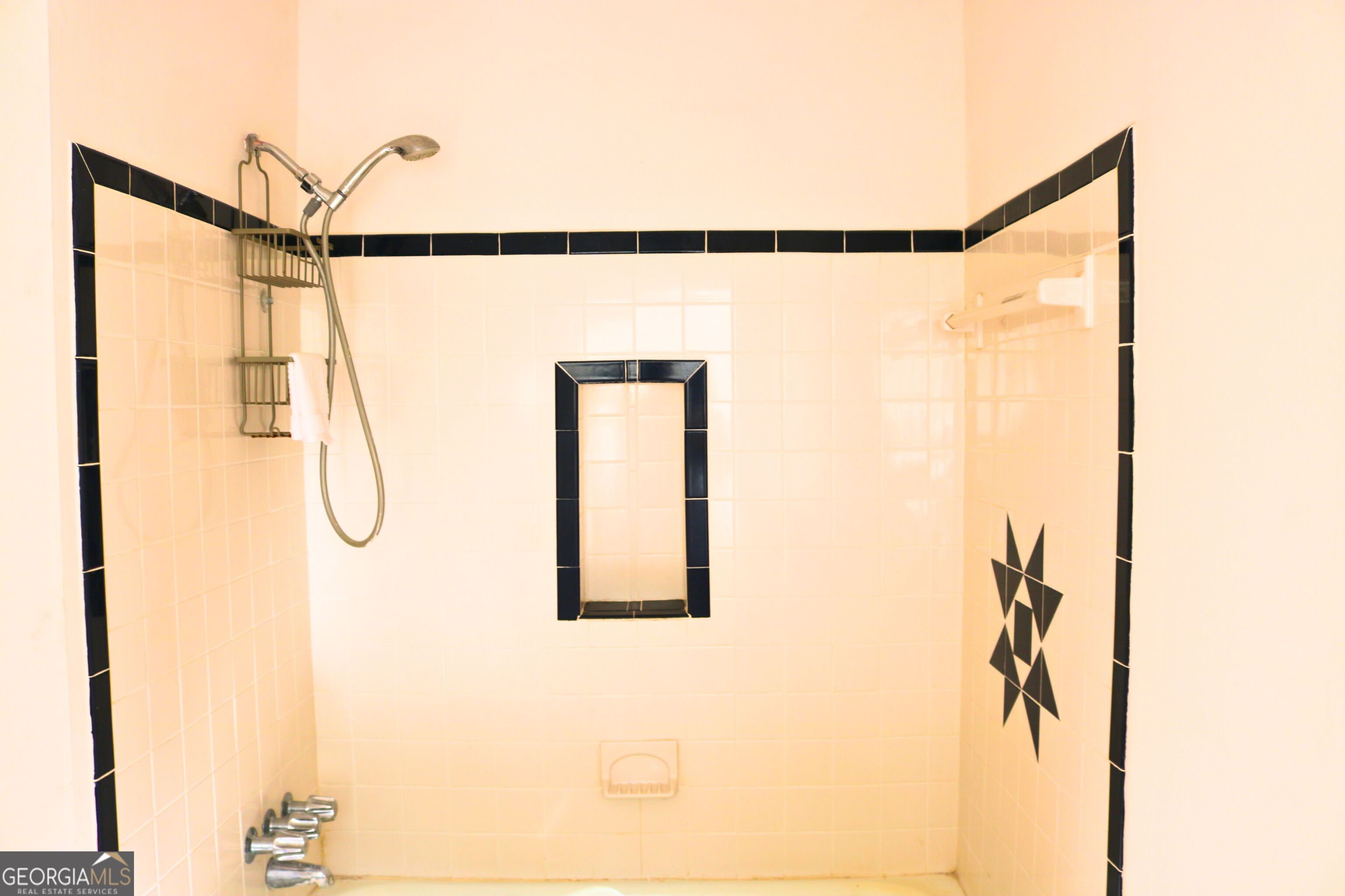 6169 Hillvale Road Property Photo 4