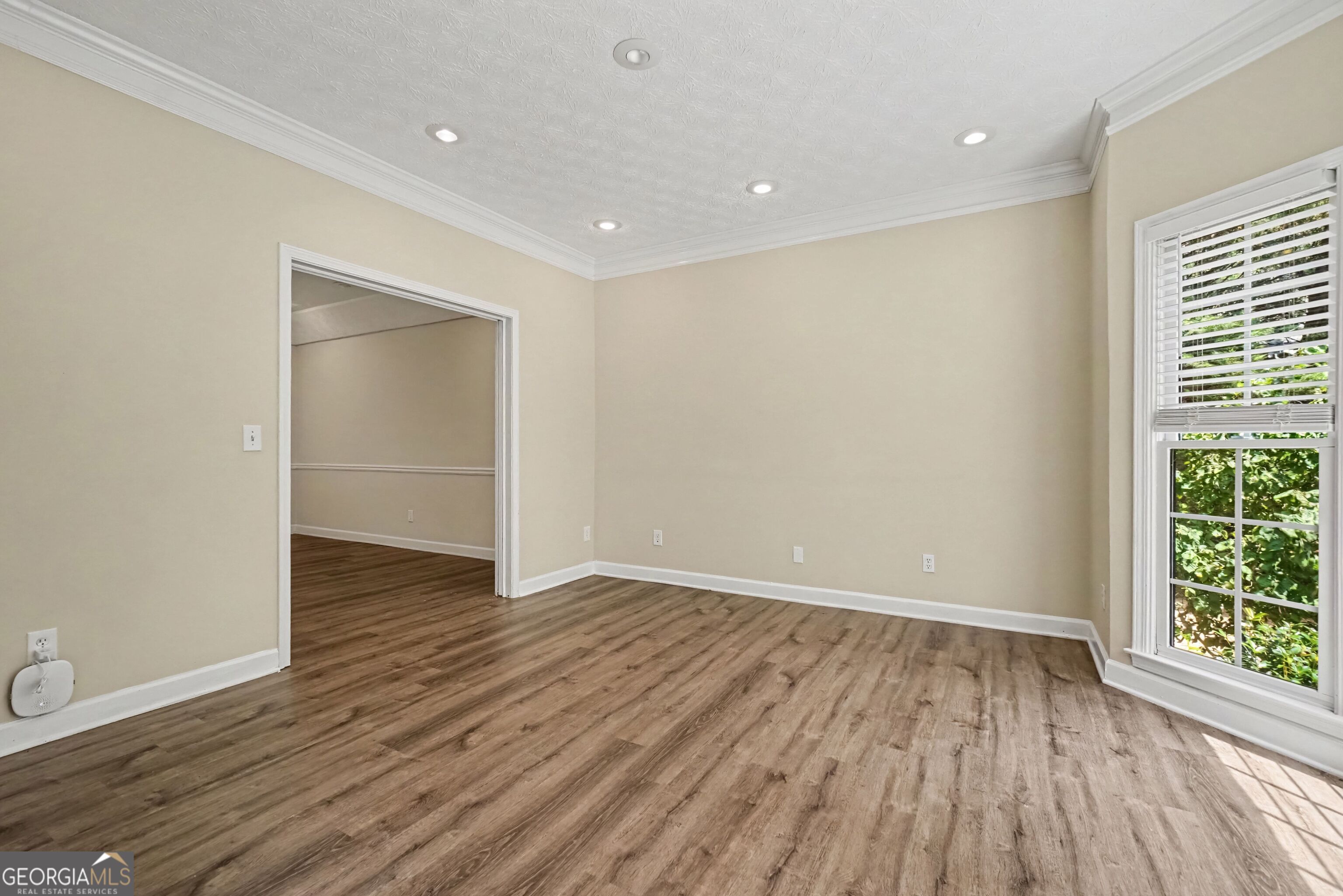 213 Powers Court Property Photo 5