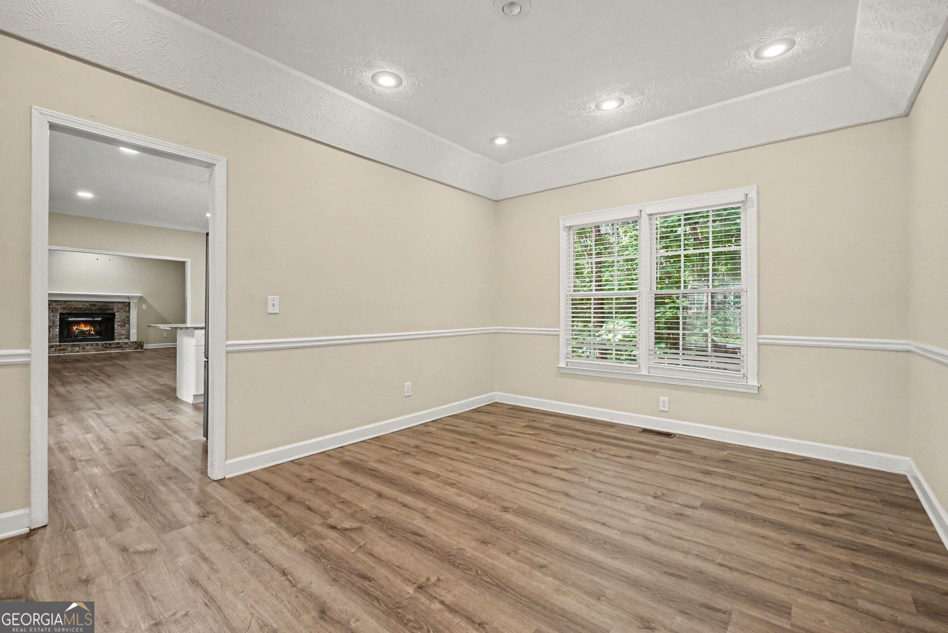 213 Powers Court Property Photo 8