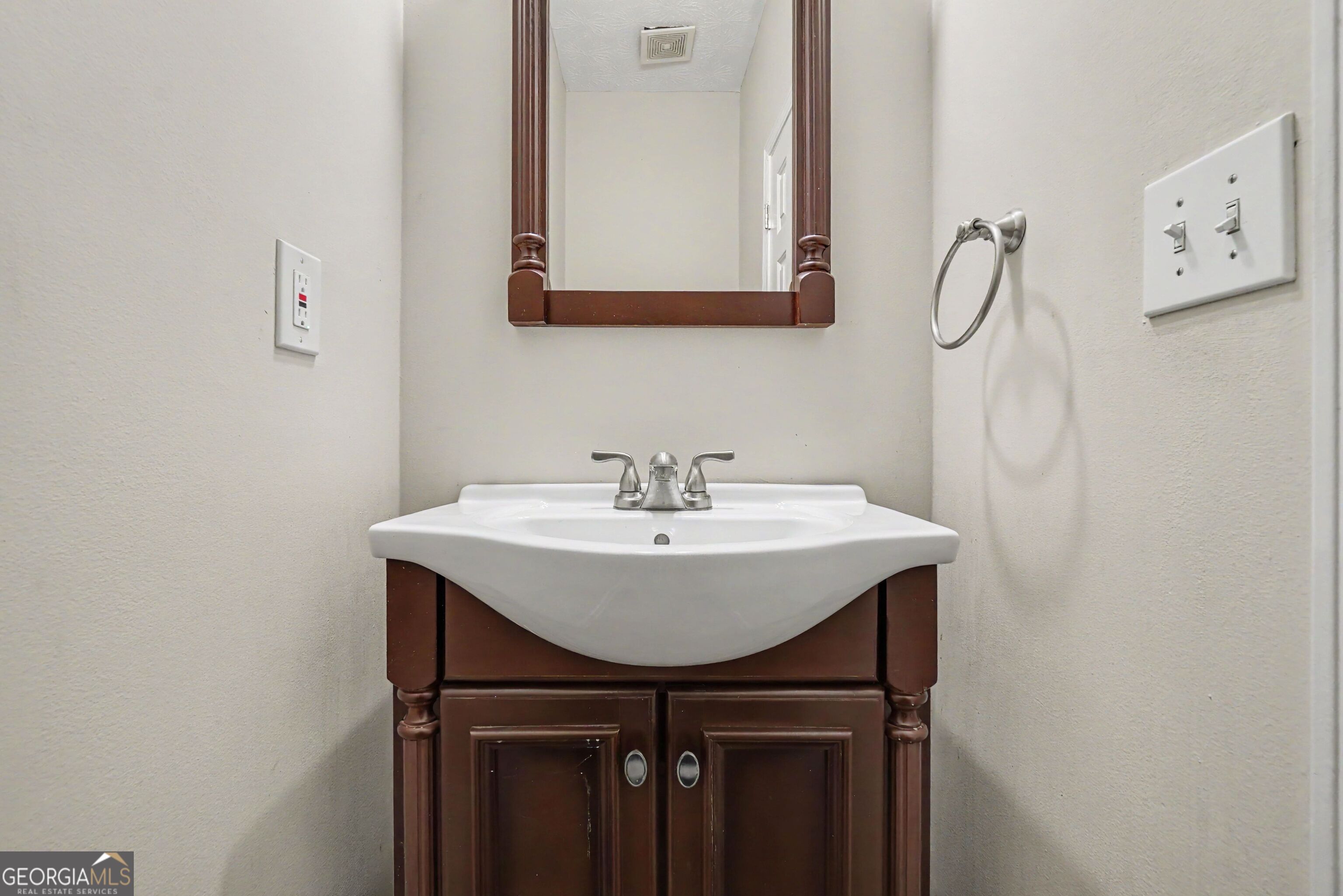 213 Powers Court Property Photo 14
