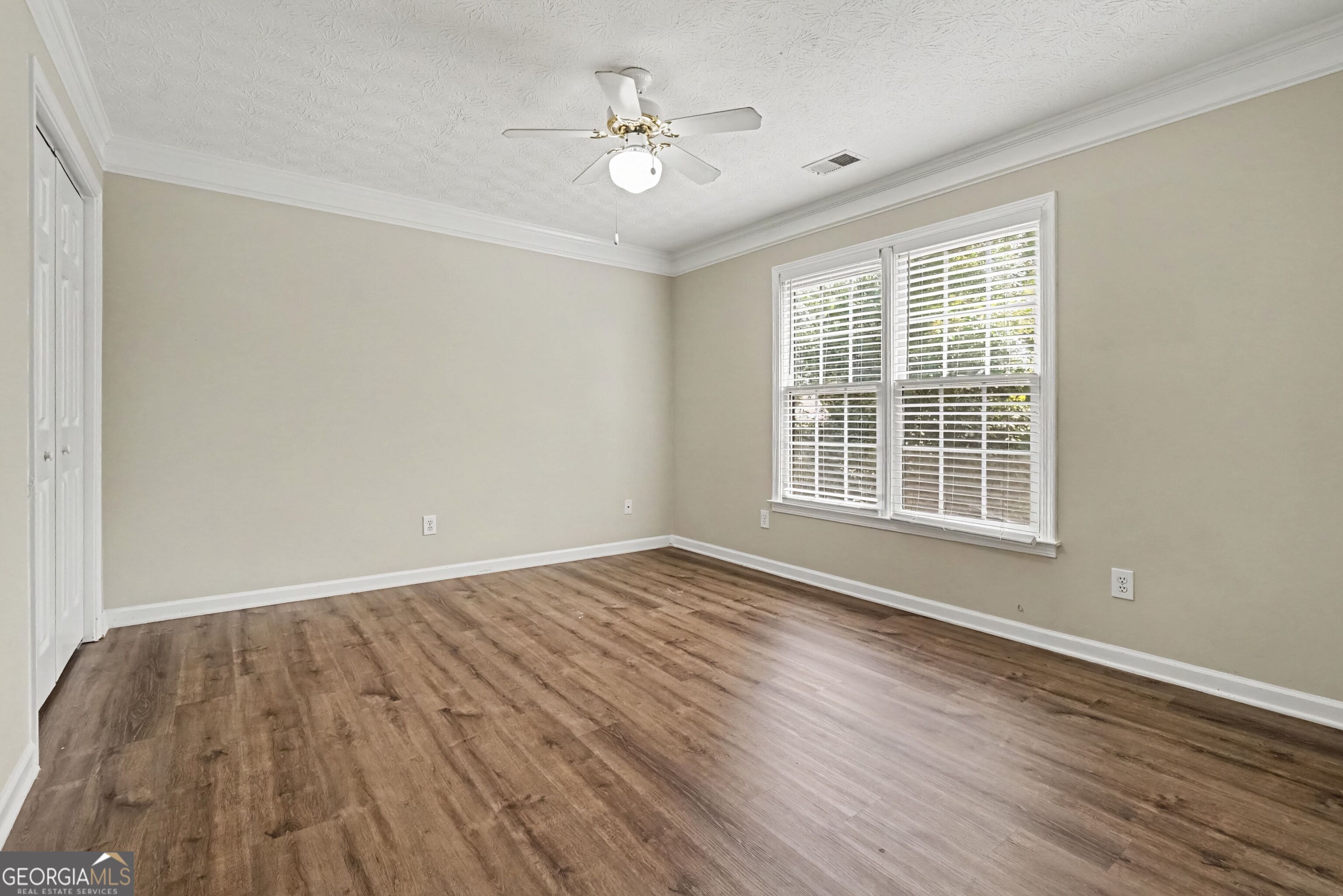 213 Powers Court Property Photo 24