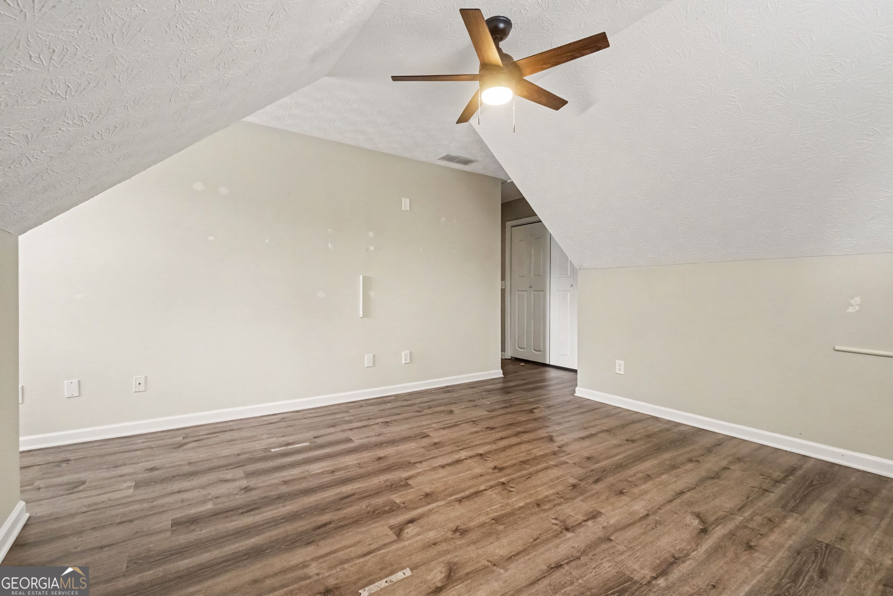 213 Powers Court Property Photo 27