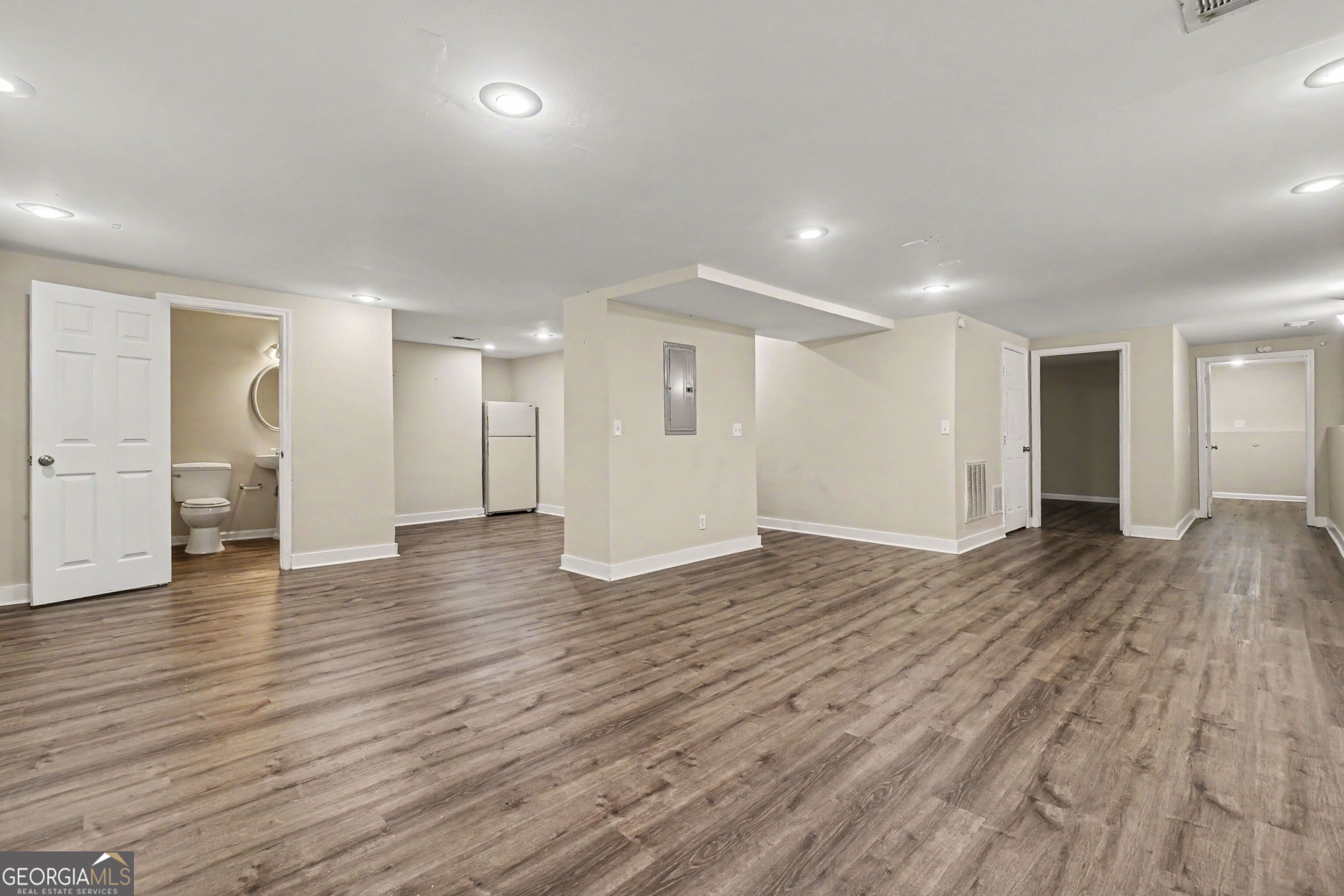 213 Powers Court Property Photo 29
