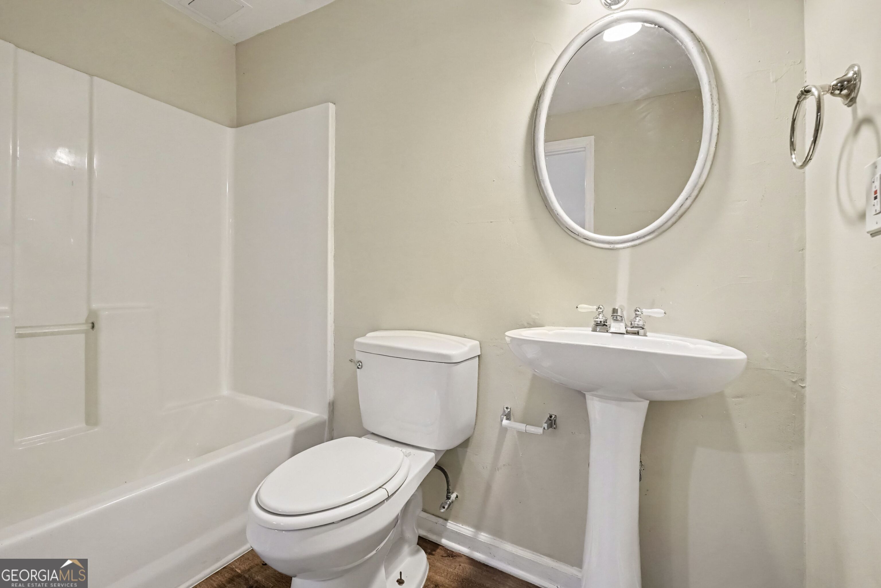 213 Powers Court Property Photo 32
