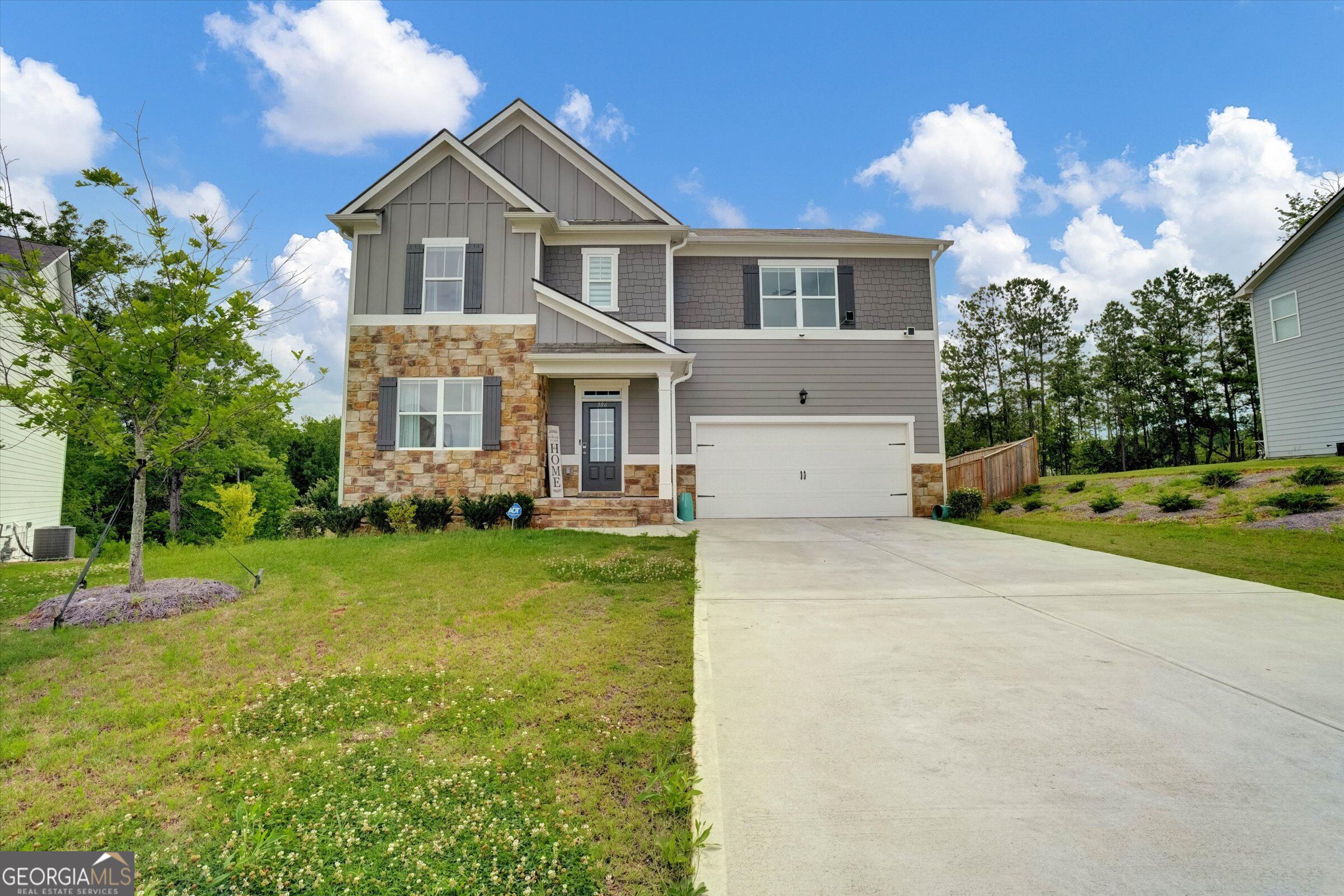 386 Thompson Drive Property Photo 1