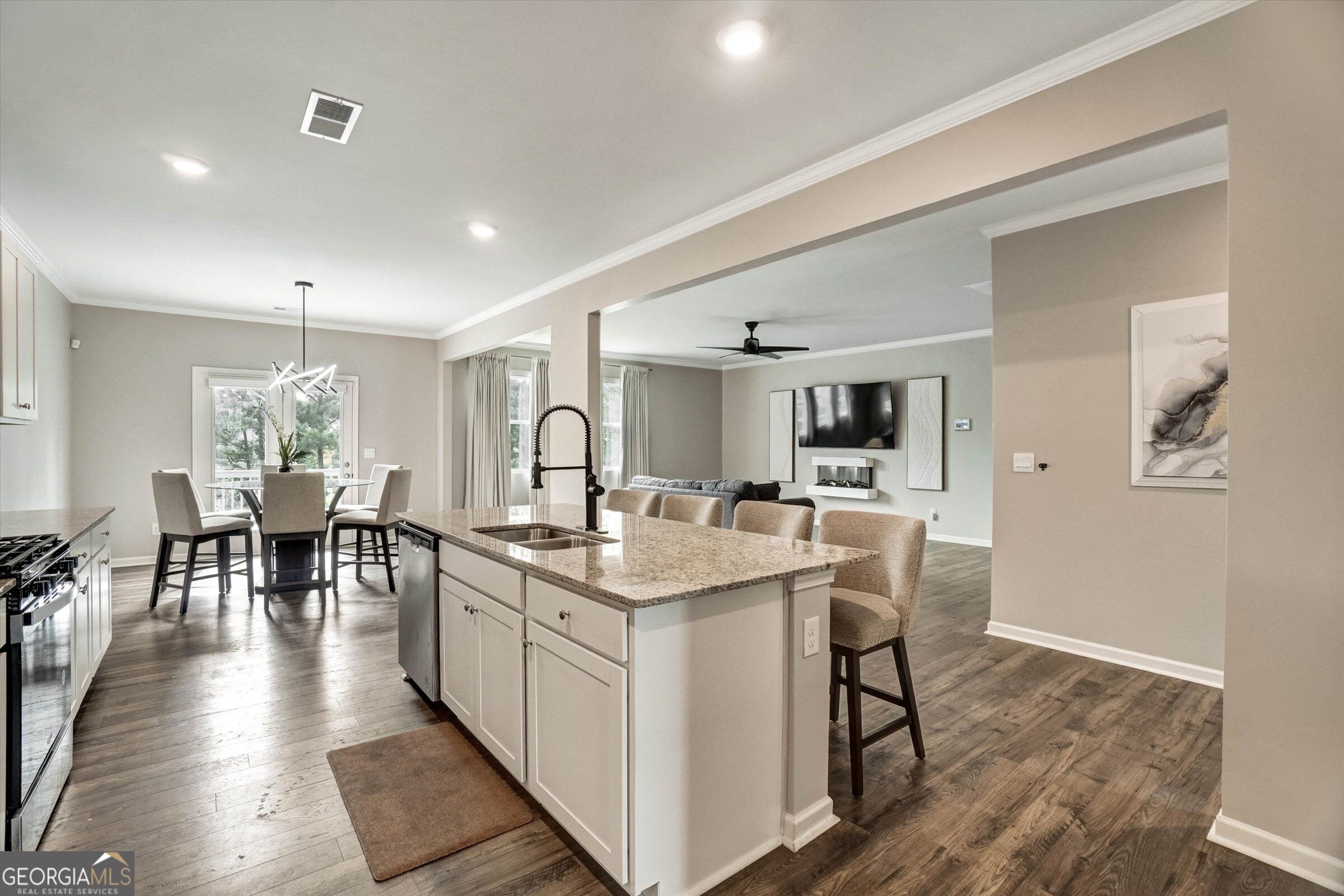 386 Thompson Drive Property Photo 10