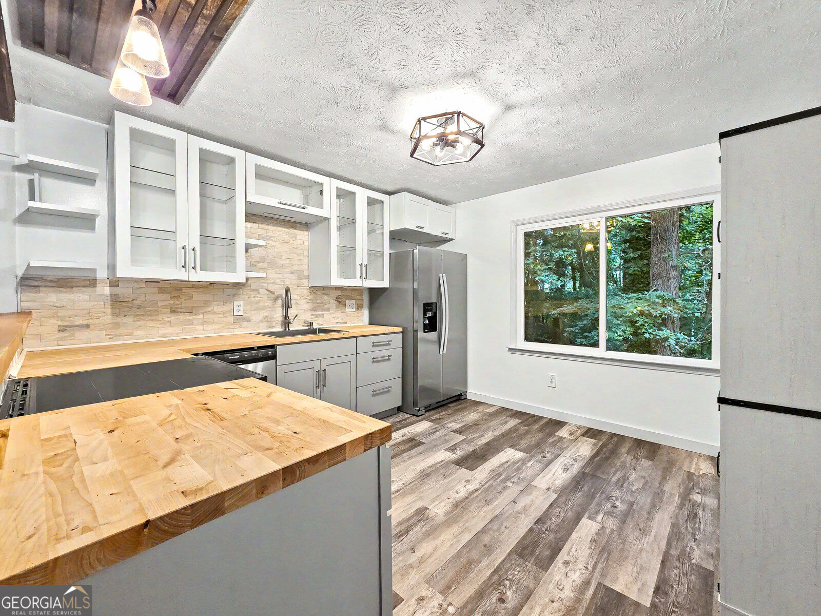 2704 Kozy Court Ne Property Photo 8
